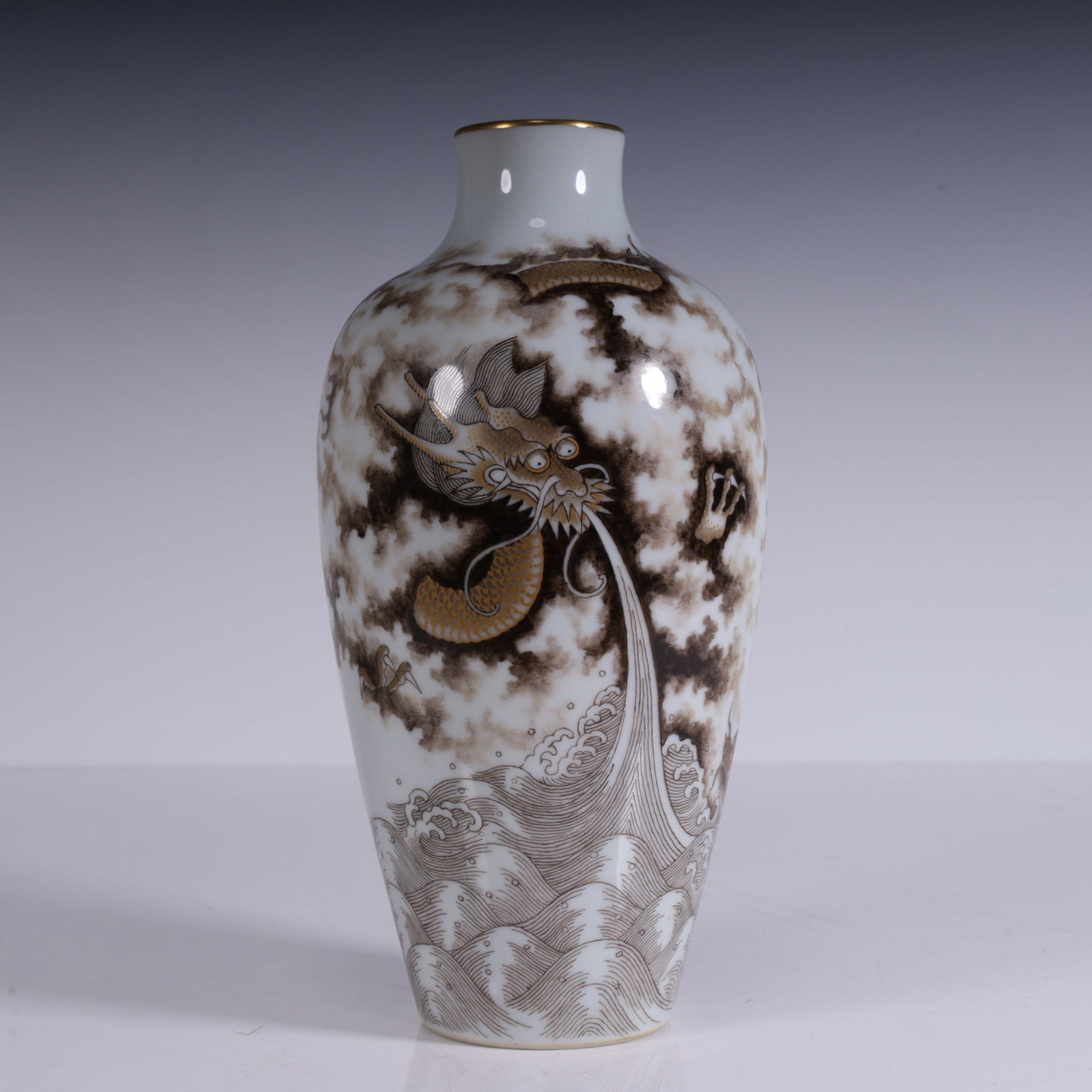 A Guanyin vase made in the Qianlong era of the Qing Dynasty: The Qianlong era of the Qing Dynasty is made in ink color Canglong Godson pattern Guanyin vase SIZE:L:11cm H:20.3cm W:0.49kg (The Dimensions Of All Batches Are Manually