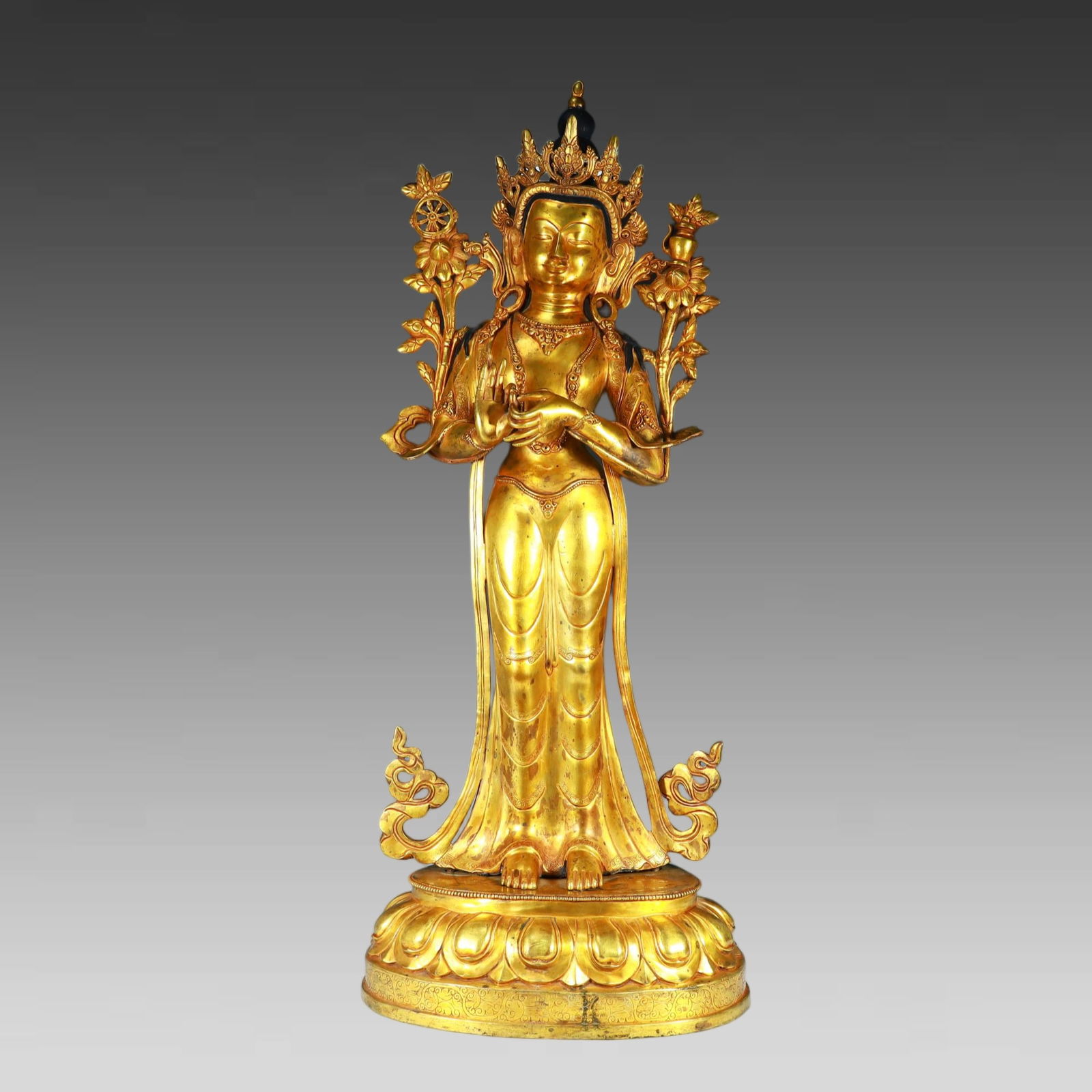 A standing statue of a bronze gilt Bodhisattva in the Qing Dynasty: Standing statue of a copper gilt Bodhisattva in the Qing Dynasty SIZE:H:80cm L: 32cm W:24cm W:16.4kg (The Dimensions Of All Batches Are Manually Measured.If You Need More Detailed