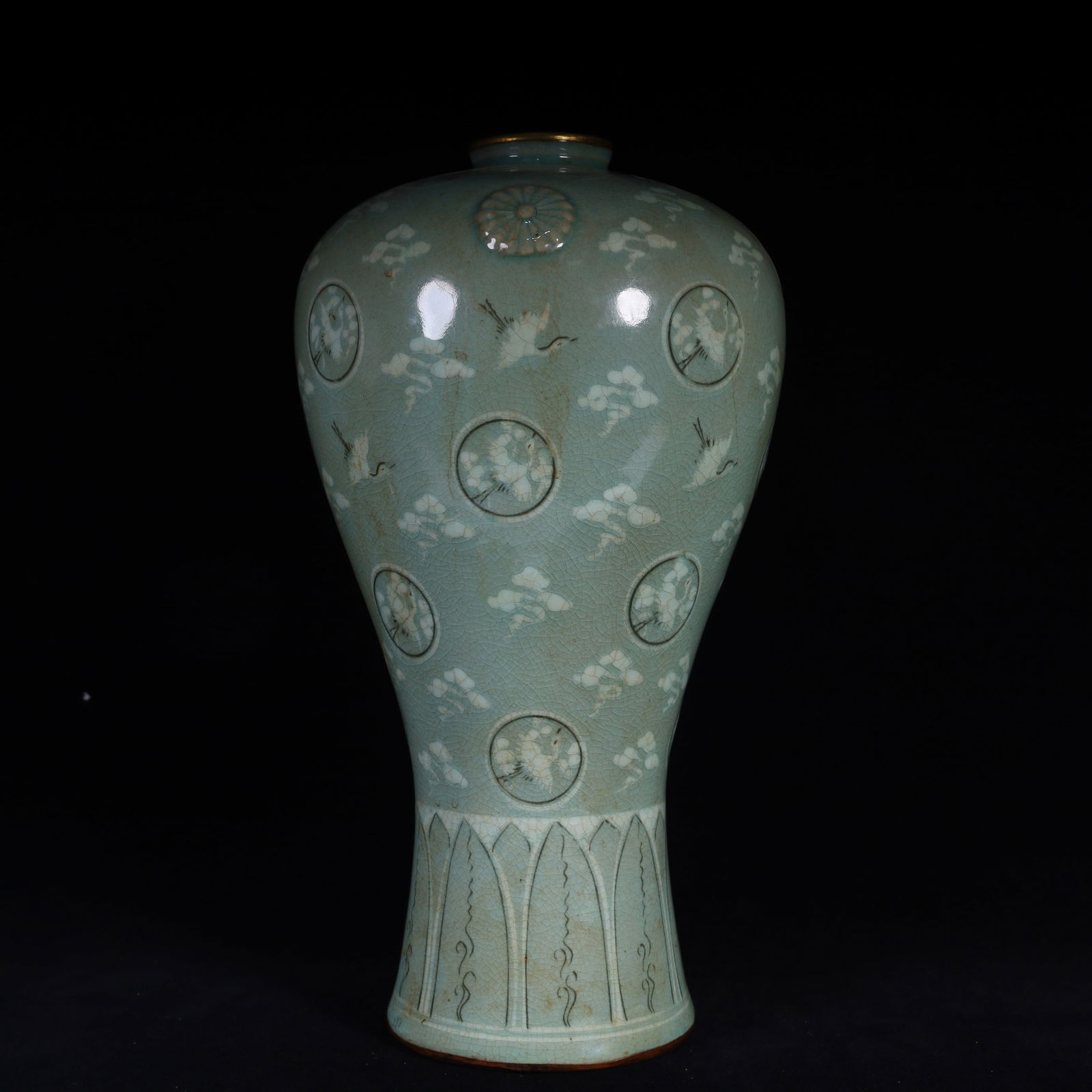 A beautiful Korean porcelain flying crane auspicious cloud pattern appreciation vase (1 of 10)