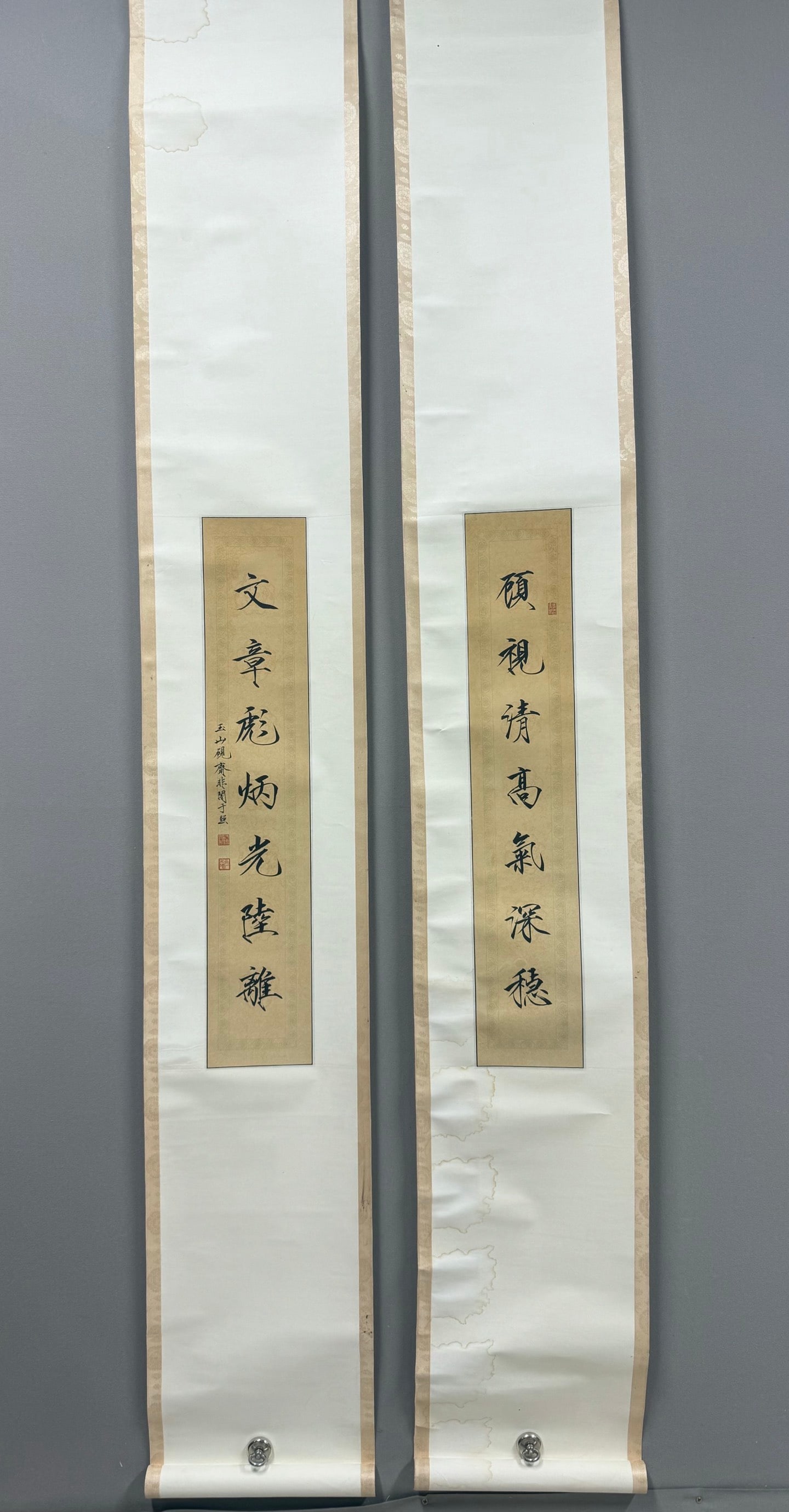 A couplet that is not dark: Yu Feiyan's couplet Size:67x12cm (The Dimensions Of All Batches Are Manually Measured.If You Need More Detailed Information, Please Contact Our Customer Service Before Bidding.)