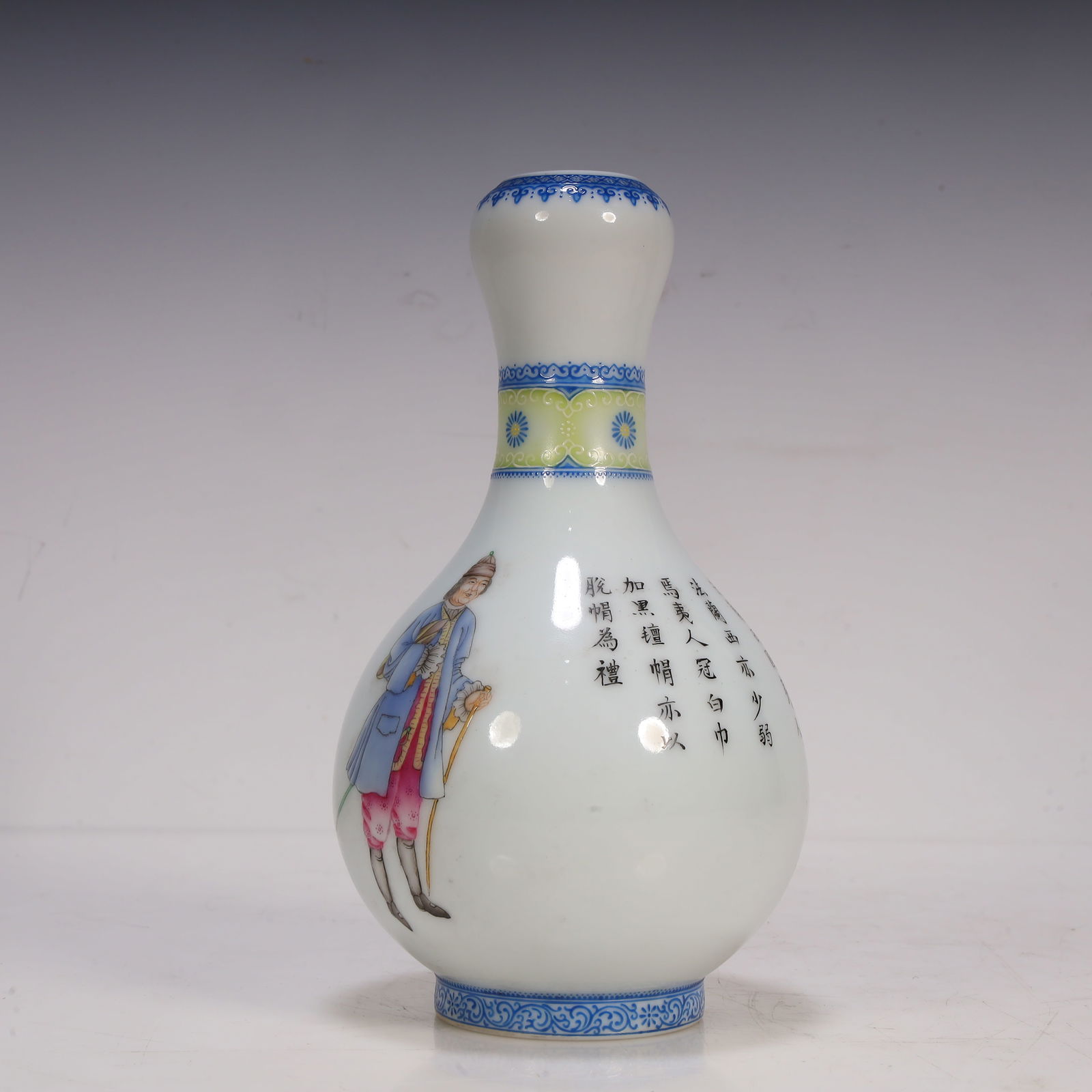 A garlic bottle of green-edged pastel characters in the Qing Dynasty (1 of 10)