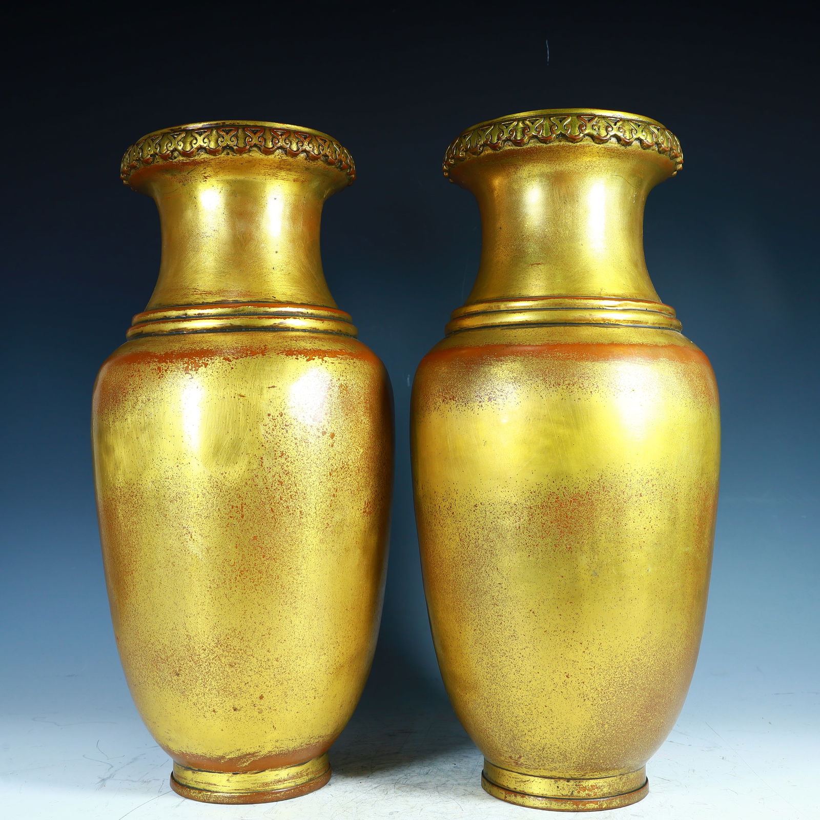 A pair of copper-gilt bottles from the Qing Dynasty: Copper gilt bottle of the Qing Dynasty SIZE:H:43.5cm W:19cm W:4.8kg (The Dimensions Of All Batches Are Manually Measured.If You Need More Detailed Information, Please Contact Our