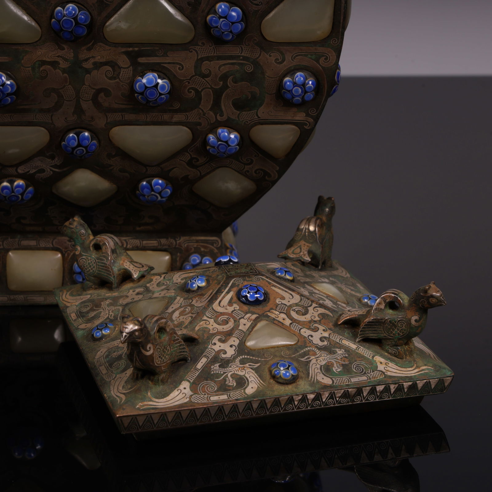 A fine bronze three-legged cauldron stove - 4