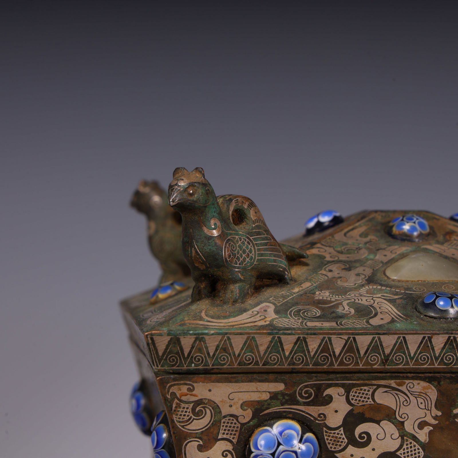 A fine bronze three-legged cauldron stove - 6