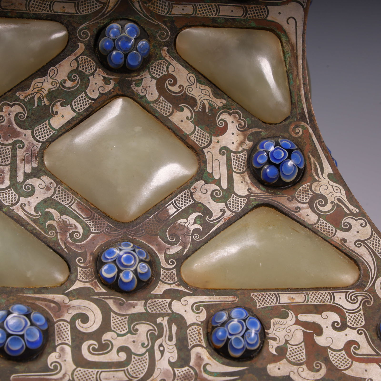 A fine bronze three-legged cauldron stove - 8