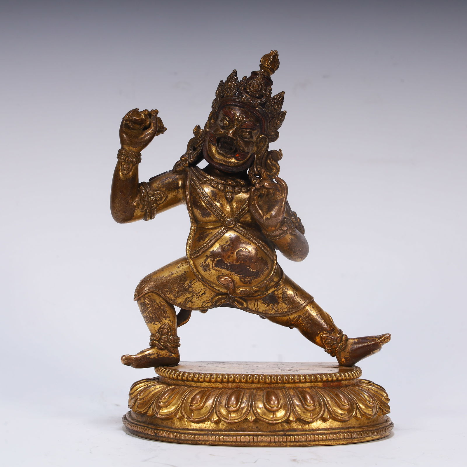 A Vajra Hand Bodhisattva of the Qing Dynasty: The Vajra Hand Bodhisattva of the Qing Dynasty SIZE:L: :11cm W::7cmH::16.5cm W::1129g (The Dimensions Of All Batches Are Manually Measured.If You Need More Detailed Information,