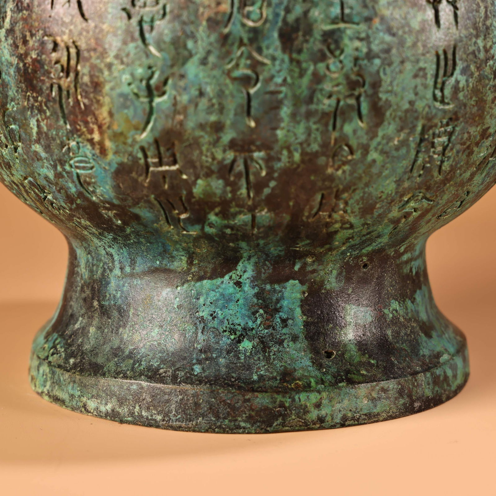 A fine bronze saxifrage vase - 6