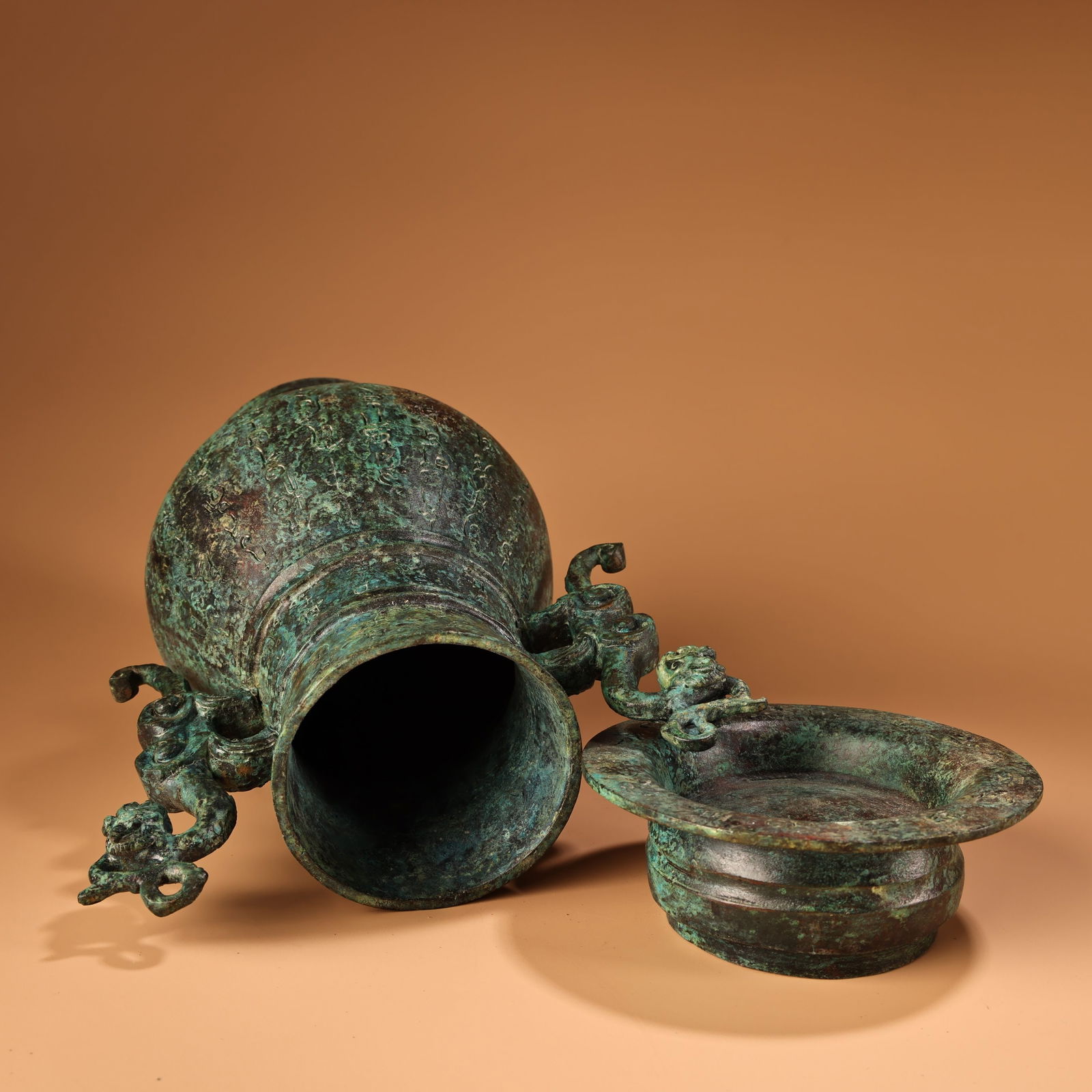 A fine bronze saxifrage vase - 8