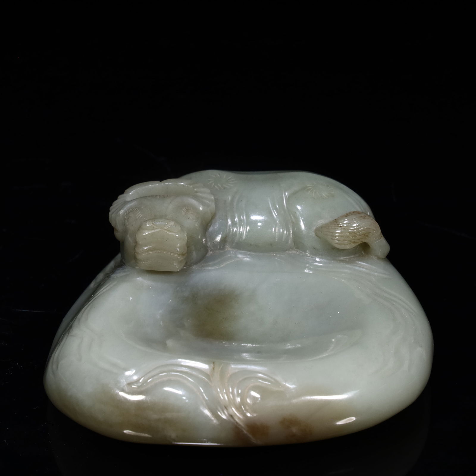 A beautiful Hetian jade old cow inkstone: Exquisite Hetian jade old cow inkstone SIZE: L::11cm W::11cm H::3.5cm W::733G (The Dimensions Of All Batches Are Manually Measured.If You Need More Detailed Information, Please Contact Our Customer Se