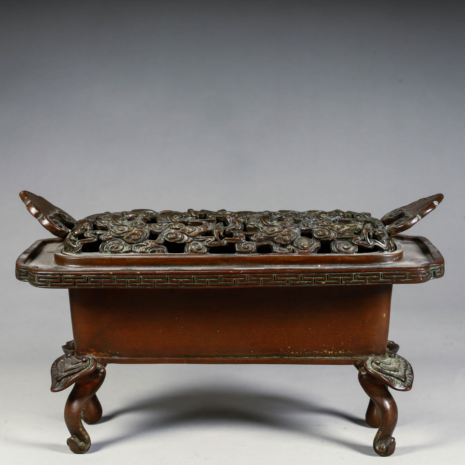 An old copper amphora from the Qing Dynasty: The old copper amphora of the Qing Dynasty Size: H:14cm L:13cm W:11cm W:2.4kg (The Dimensions Of All Batches Are Manually Measured.If You Need More Detailed Information, Please