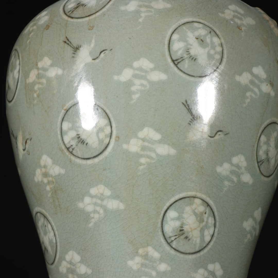 A beautiful porcelain flying crane auspicious cloud pattern appreciation vase - 2