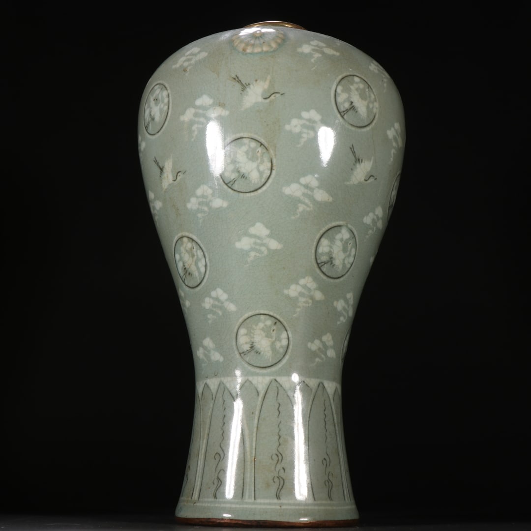 A beautiful porcelain flying crane auspicious cloud pattern appreciation vase - 4