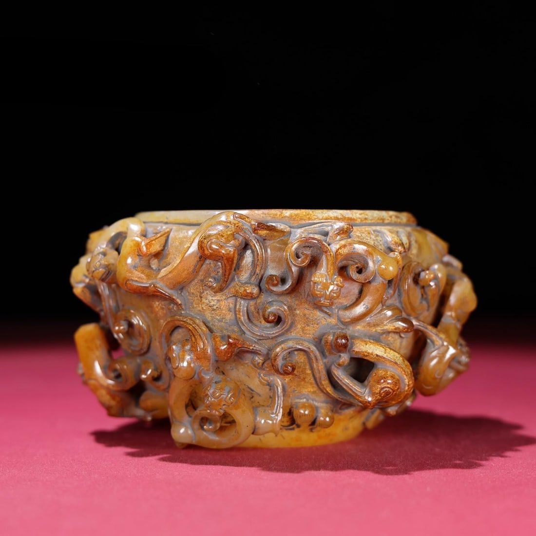 A beautiful Hetian jade Manqin high relief dragon tank (1 of 9)