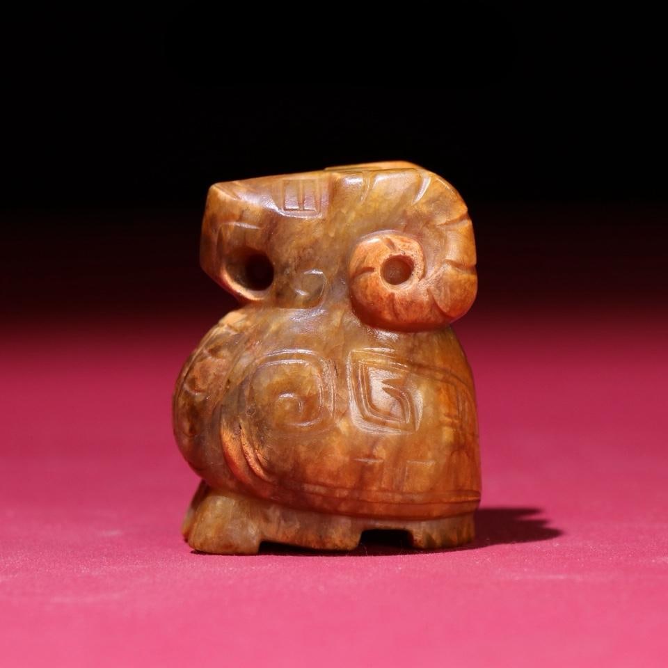 A beautiful Manqin Hetian jade owl handle: Exquisite Manqin Hetian jade owl handle Size:45x37x29mm W:83g (The Dimensions Of All Batches Are Manually Measured.If You Need More Detailed Information, Please Contact Our
