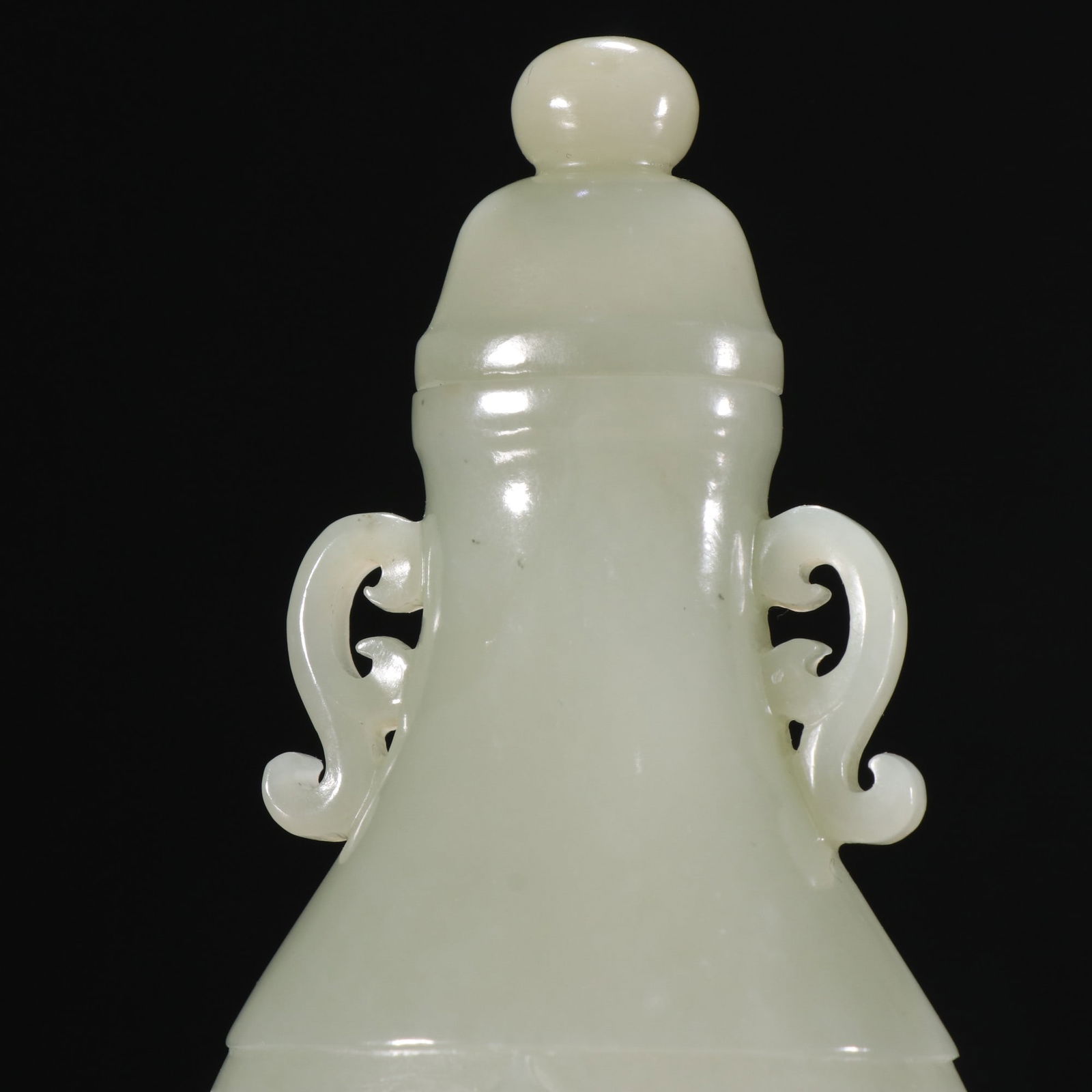 A Qing Dynasty Hetian jade gluttonous pattern lid bottle - 7