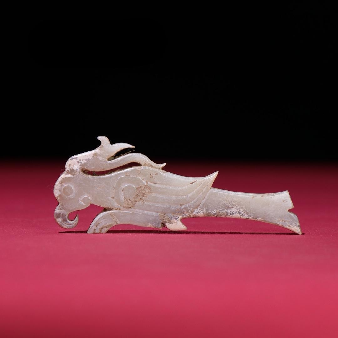 A fine Hetian white jade slightly calcified gray skin Qinfeng bird: Exquisite Hetian white jade slightly calcified gray skin Qinfeng bird Size:88x35x5mm W:20g (The Dimensions Of All Batches Are Manually Measured.If You Need More Detailed