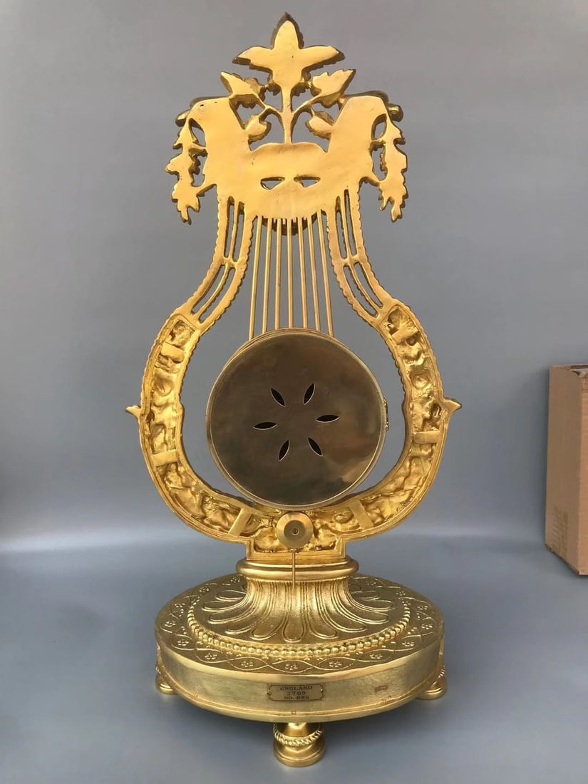 A fine century-old bronze table clock - 5
