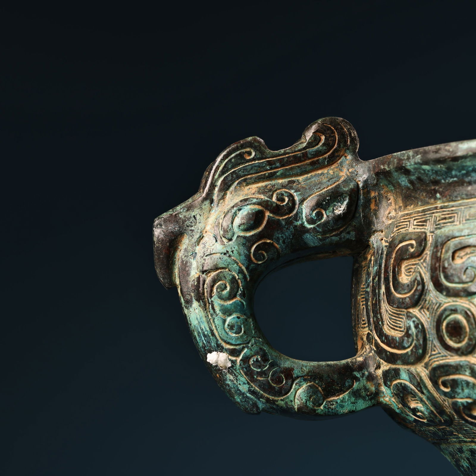 A fine bronze amphora - 4