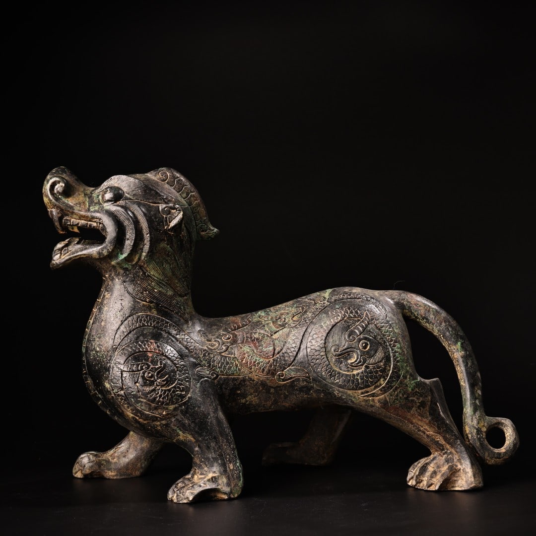 A fine bronze beast: Exquisite Bronze Beast Size:W:2750g H:22cm W:33cm (The Dimensions Of All Batches Are Manually Measured.If You Need More Detailed Information, Please Contact Our Customer Service