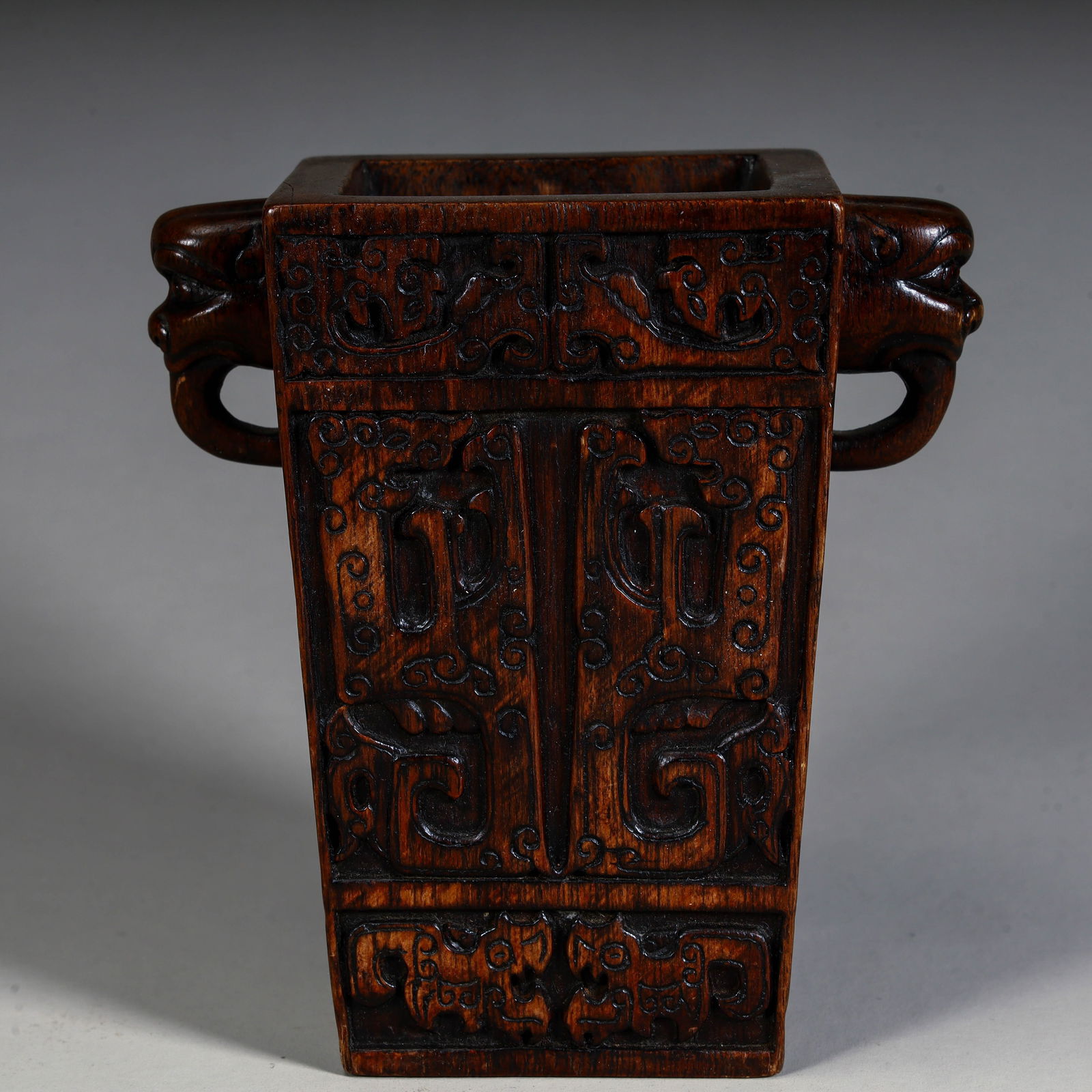 A Qing Dynasty agarwood carved dragon pattern double beast pen holder: Qing Dynasty agarwood carved dragon pattern double beast pen holder Size: H:13cm L: 12cm W:6.7cm W:163.5g (The Dimensions Of All Batches Are Manually Measured.If You Need More