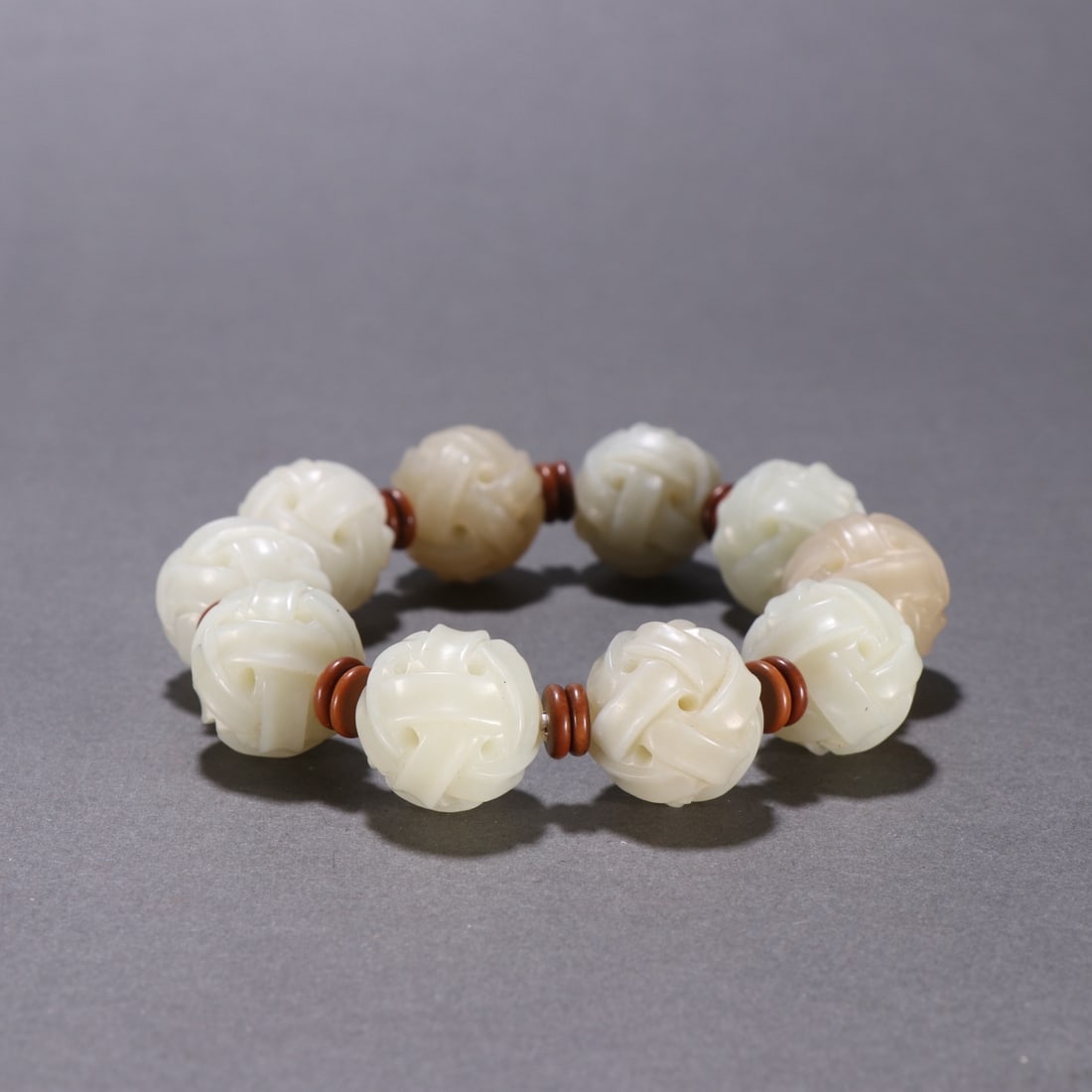 A Qing Dynasty Hetian jade woven pattern bracelet: Qing Dynasty Hetian jade woven pattern bracelet Sixe:Pearl diameter:1.8cm W:87.1g (The Dimensions Of All Batches Are Manually Measured.If You Need More Detailed Information, Please
