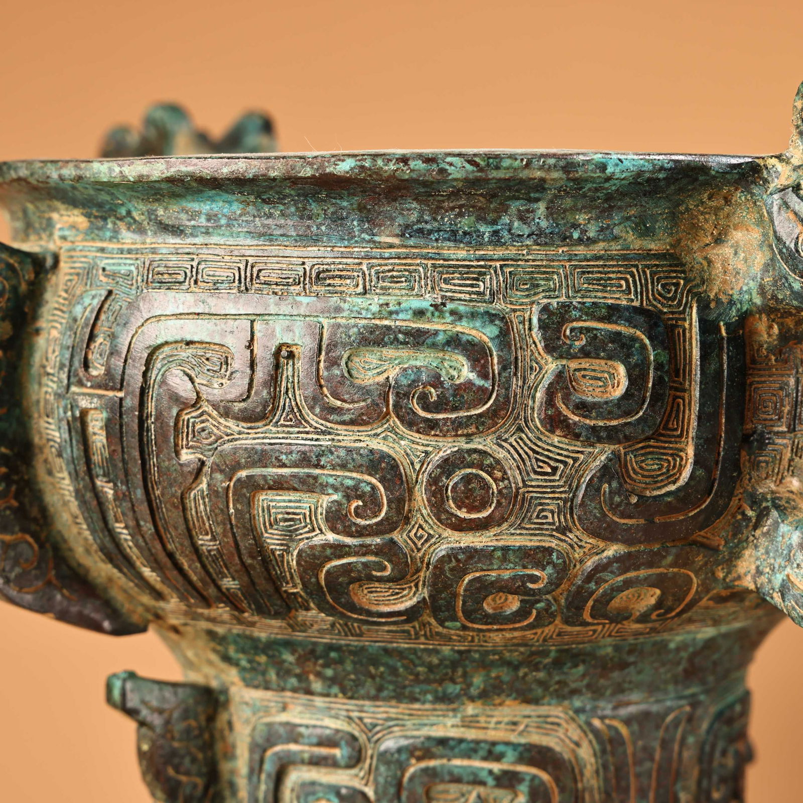 A fine bronze amphora - 5