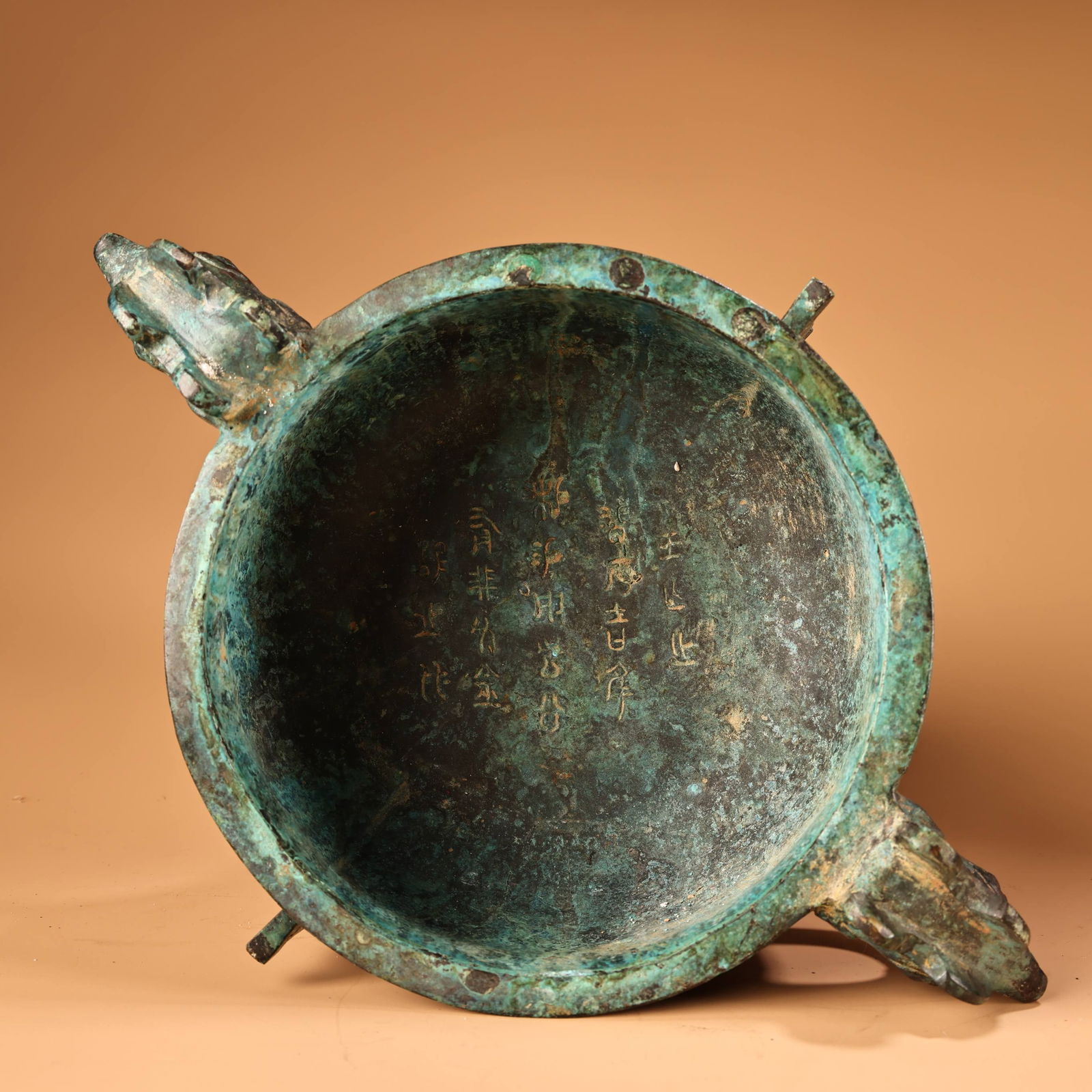 A fine bronze amphora - 8