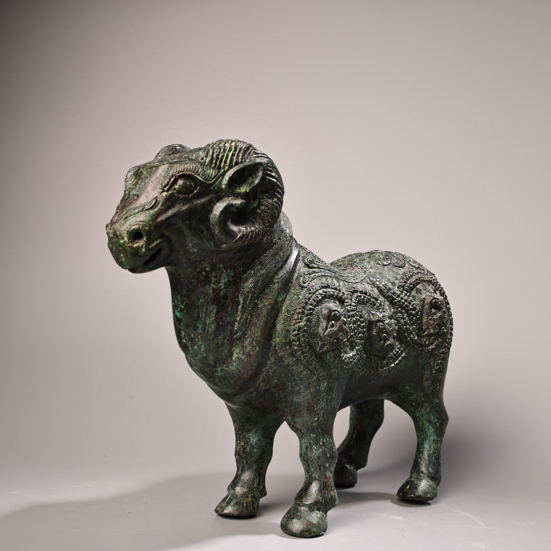 A fine bronze sheep with inscriptions - 12