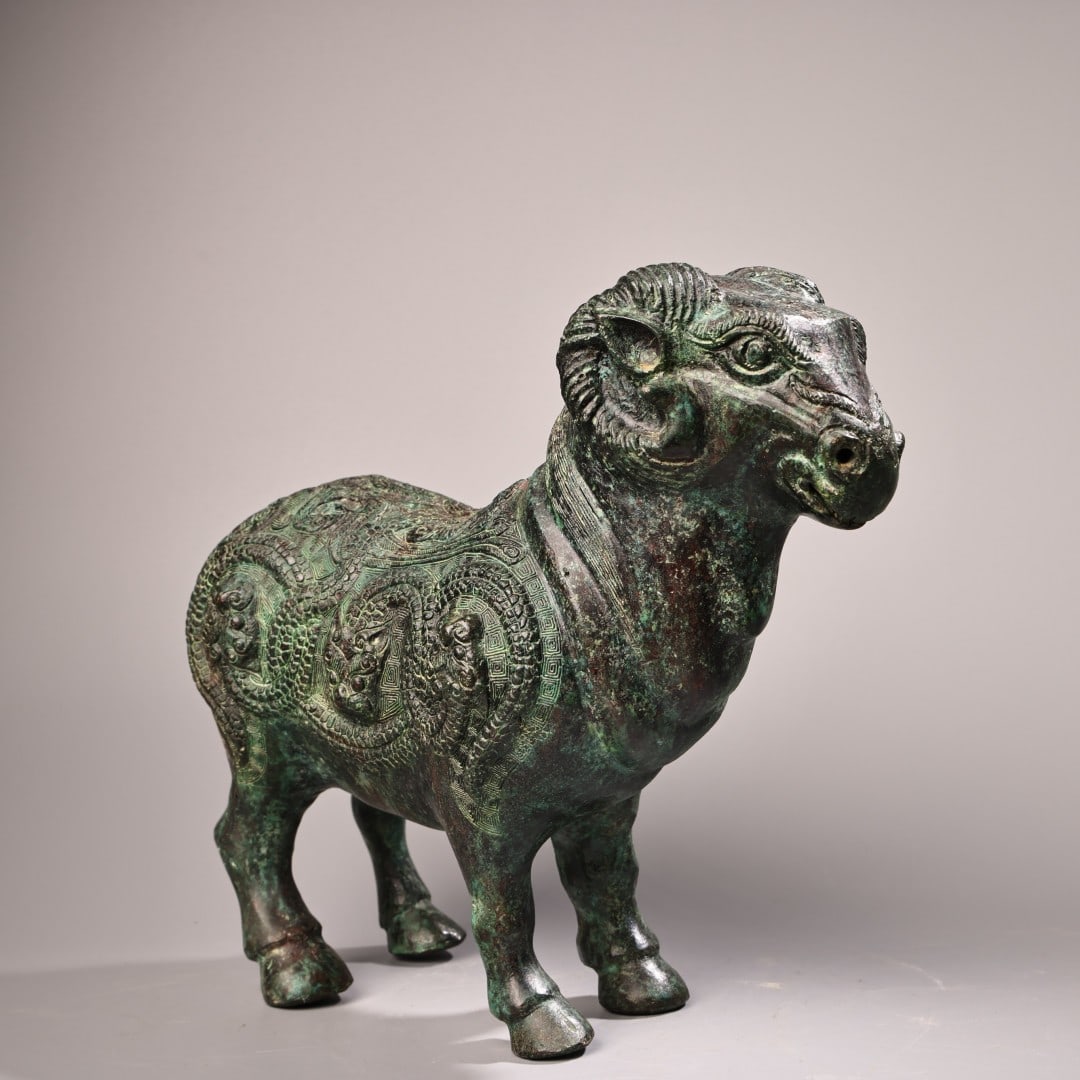 A fine bronze sheep with inscriptions - 2