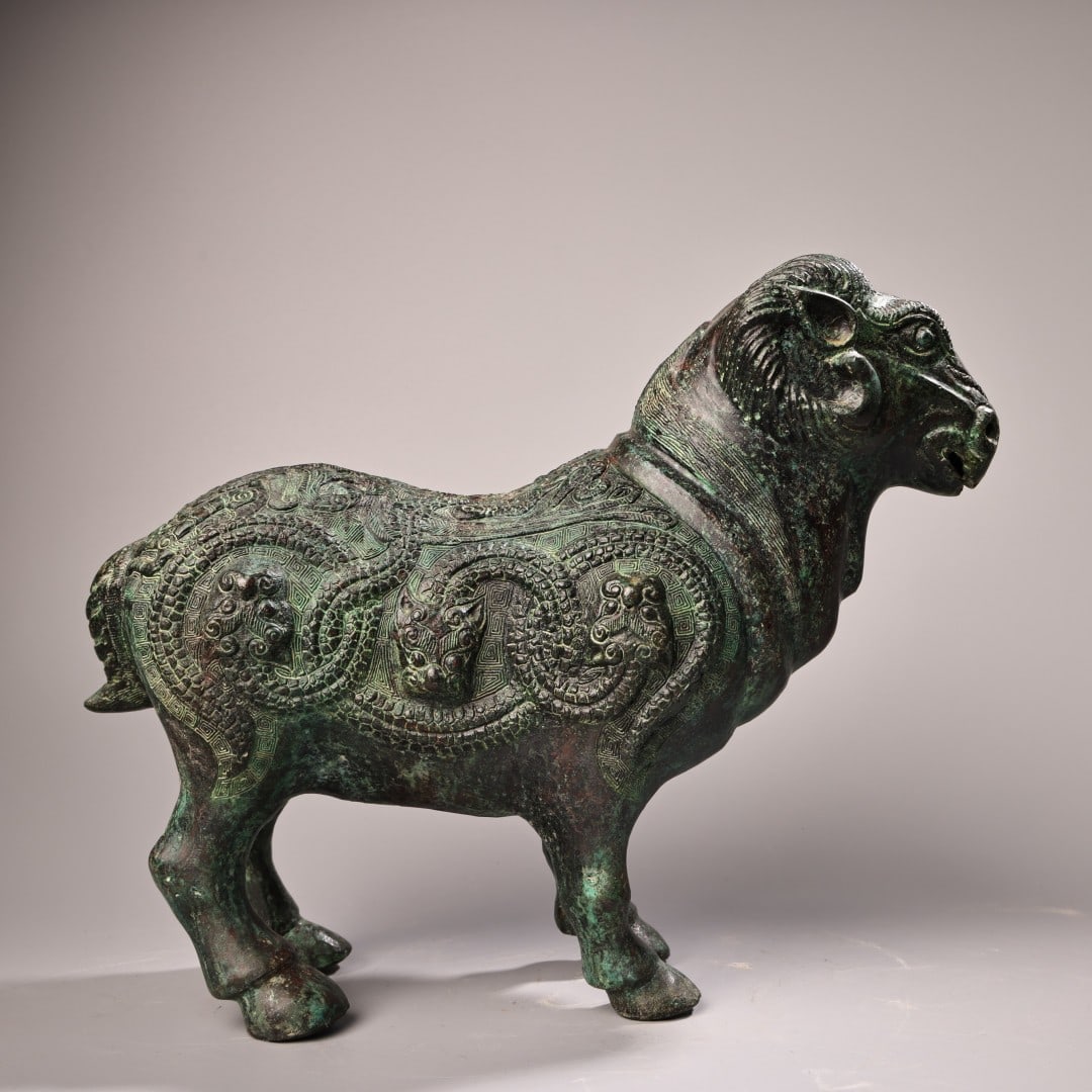 A fine bronze sheep with inscriptions - 3