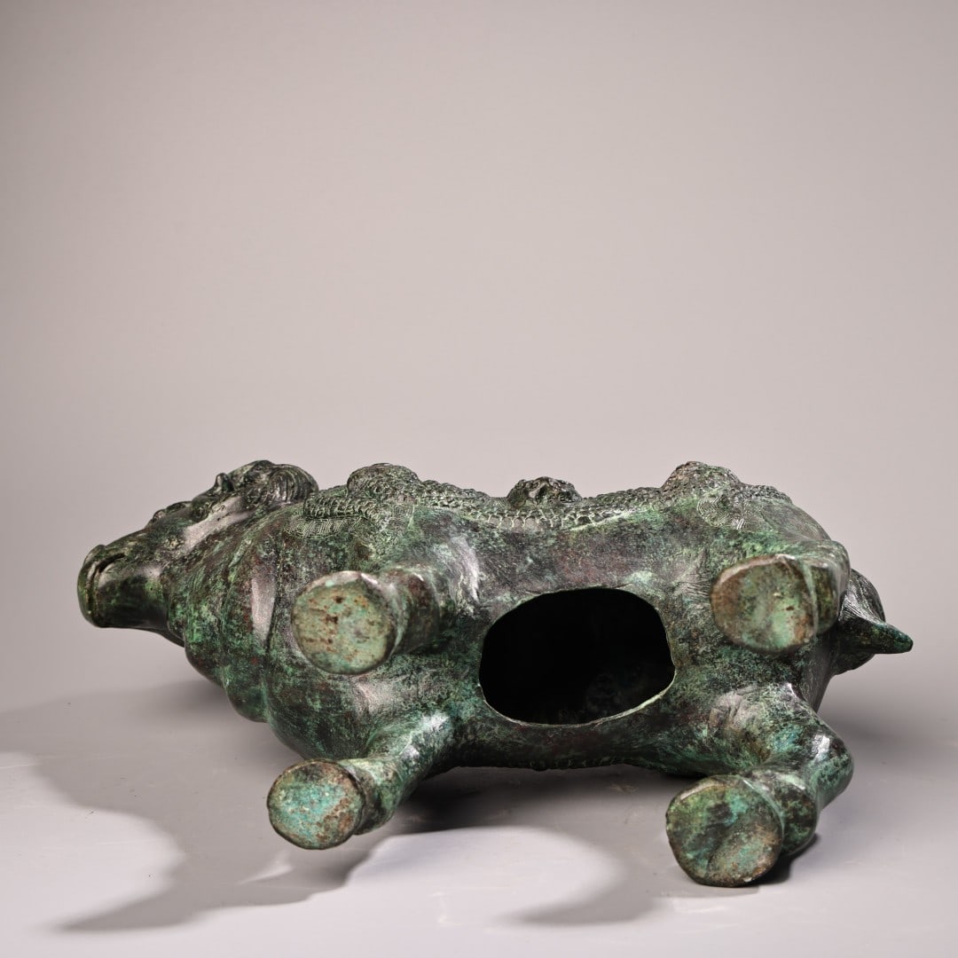 A fine bronze sheep with inscriptions - 9