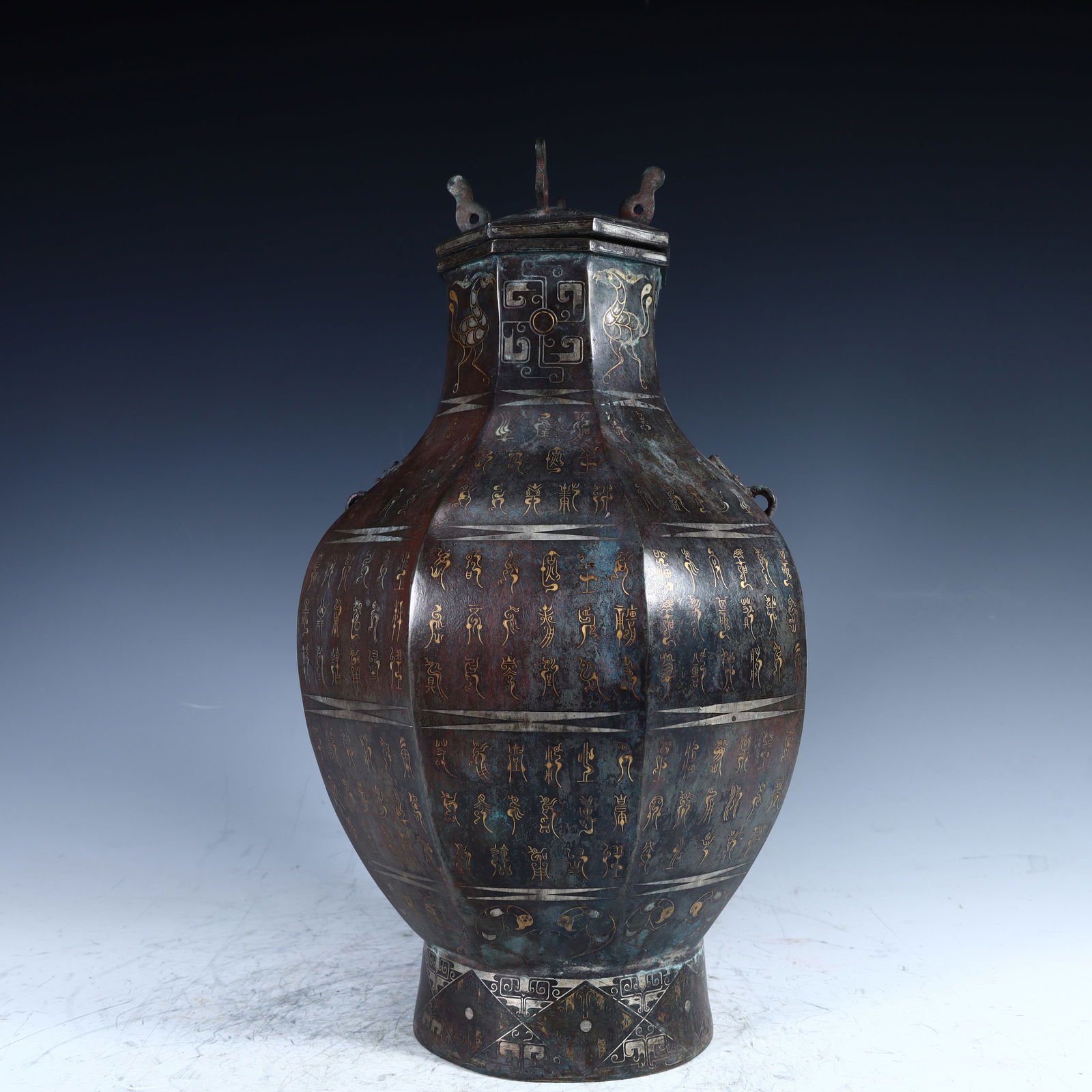 A wrong gold, silver and copper pot from the Warring States period (1 of 10)