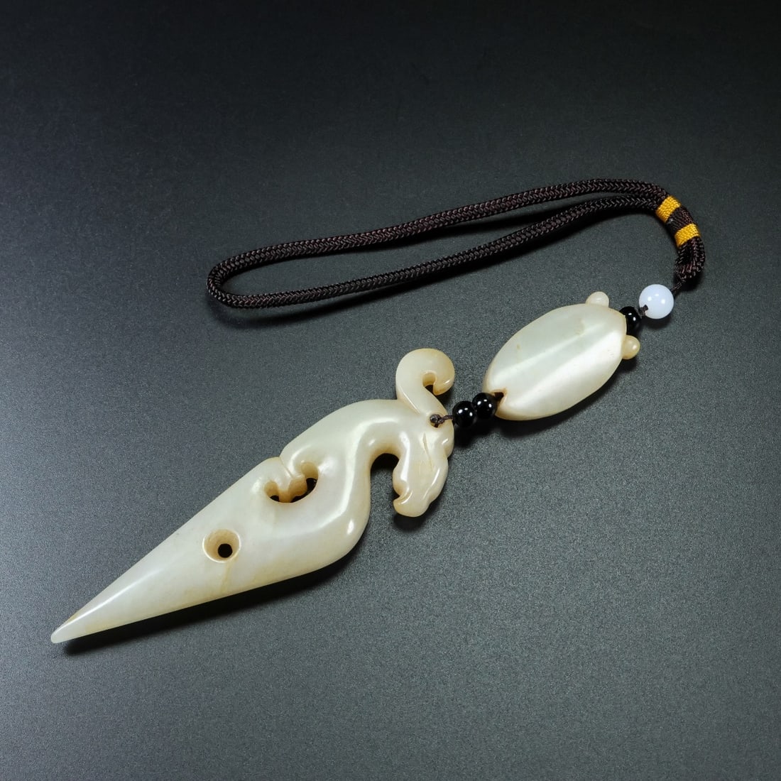 A piece of exquisite Hetian jade: Exquisite Hetian jade Size:L:3.2cm W:1cm H:15.5cm W:72g (The Dimensions Of All Batches Are Manually Measured.If You Need More Detailed Information, Please Contact Our Customer Service Before Bidding.)