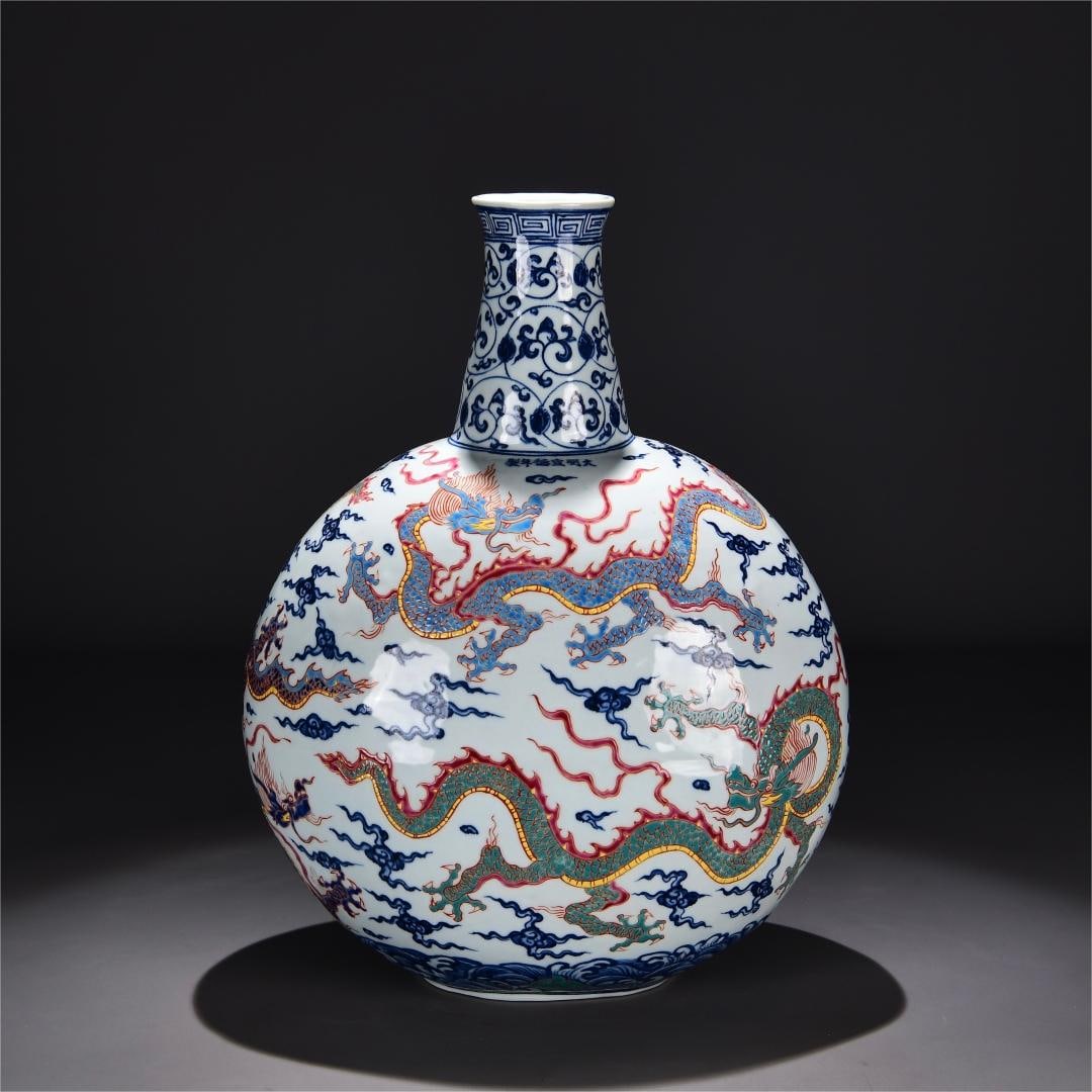 A colorful auspicious cloud dragon pattern flat bottle made in the Xuande year of the Ming Dynasty (1 of 9)