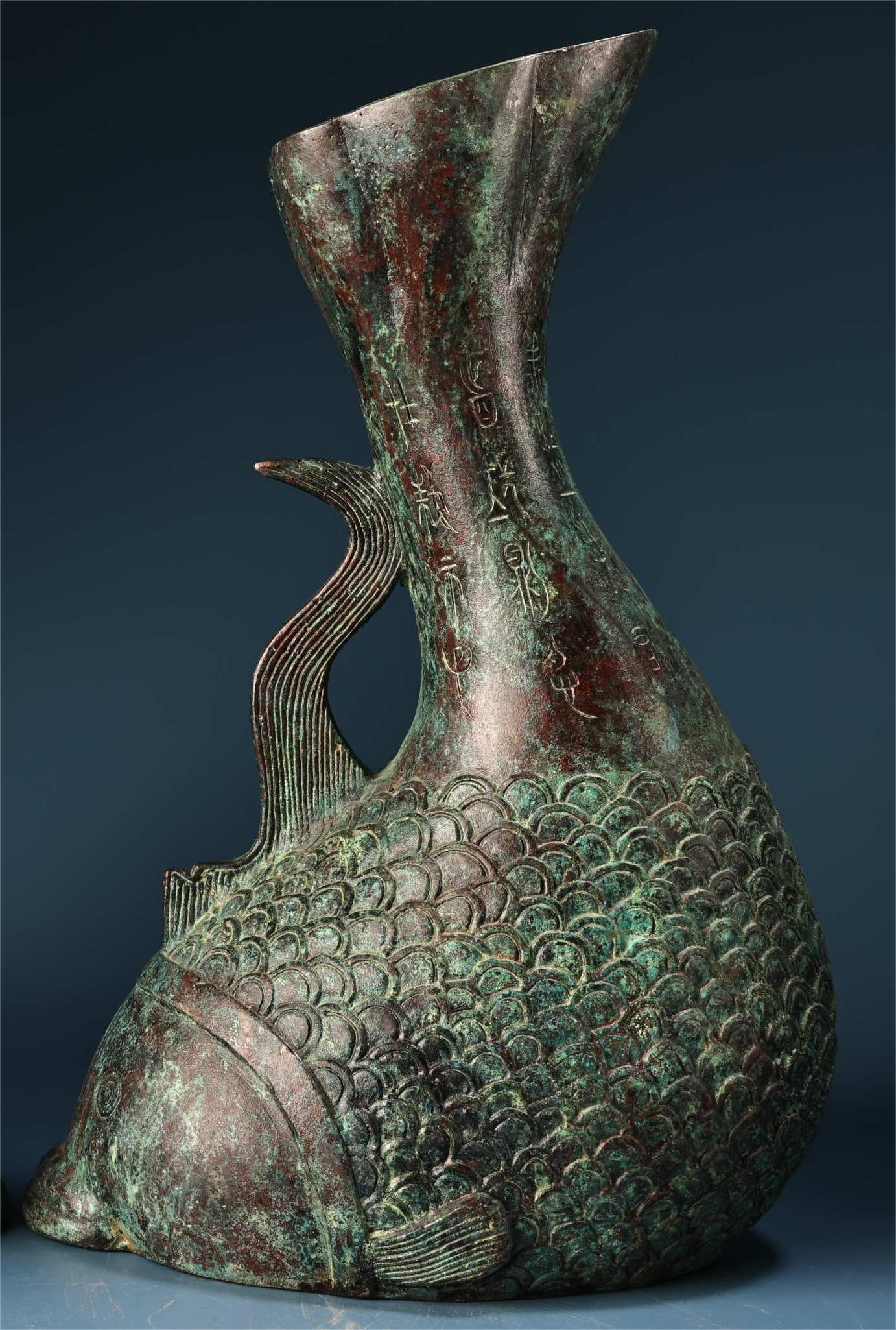 A fine bronze fish bottle (1 of 9)