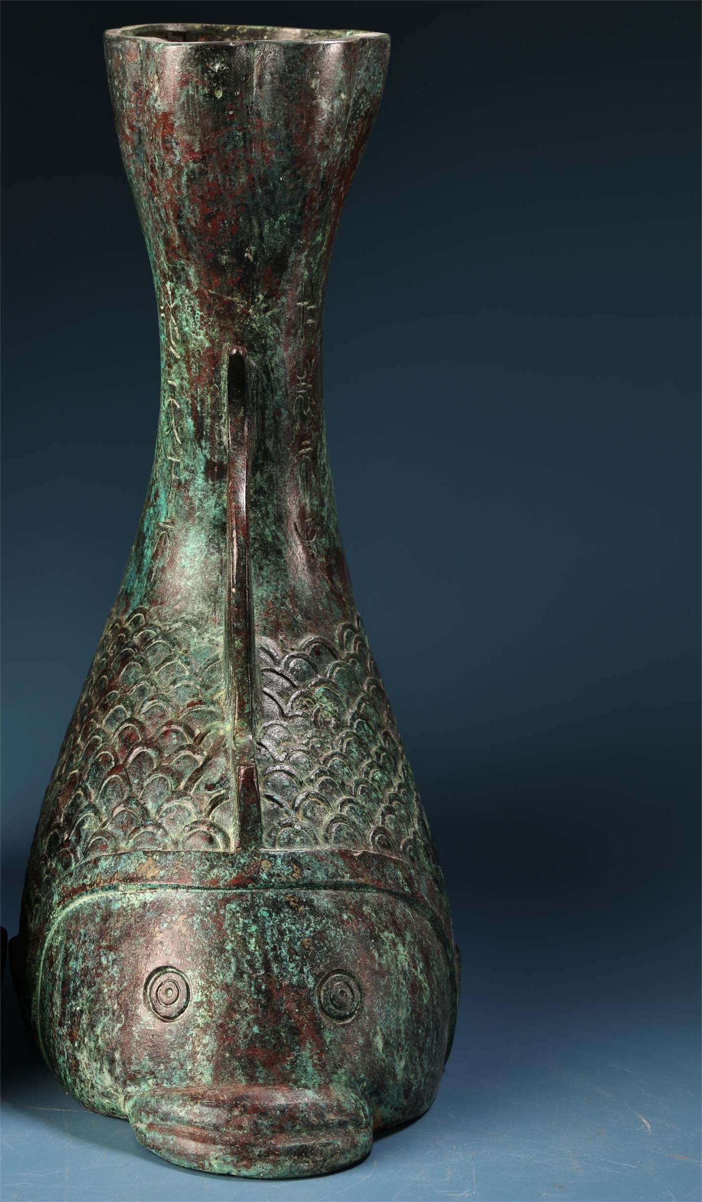 A fine bronze fish bottle - 2