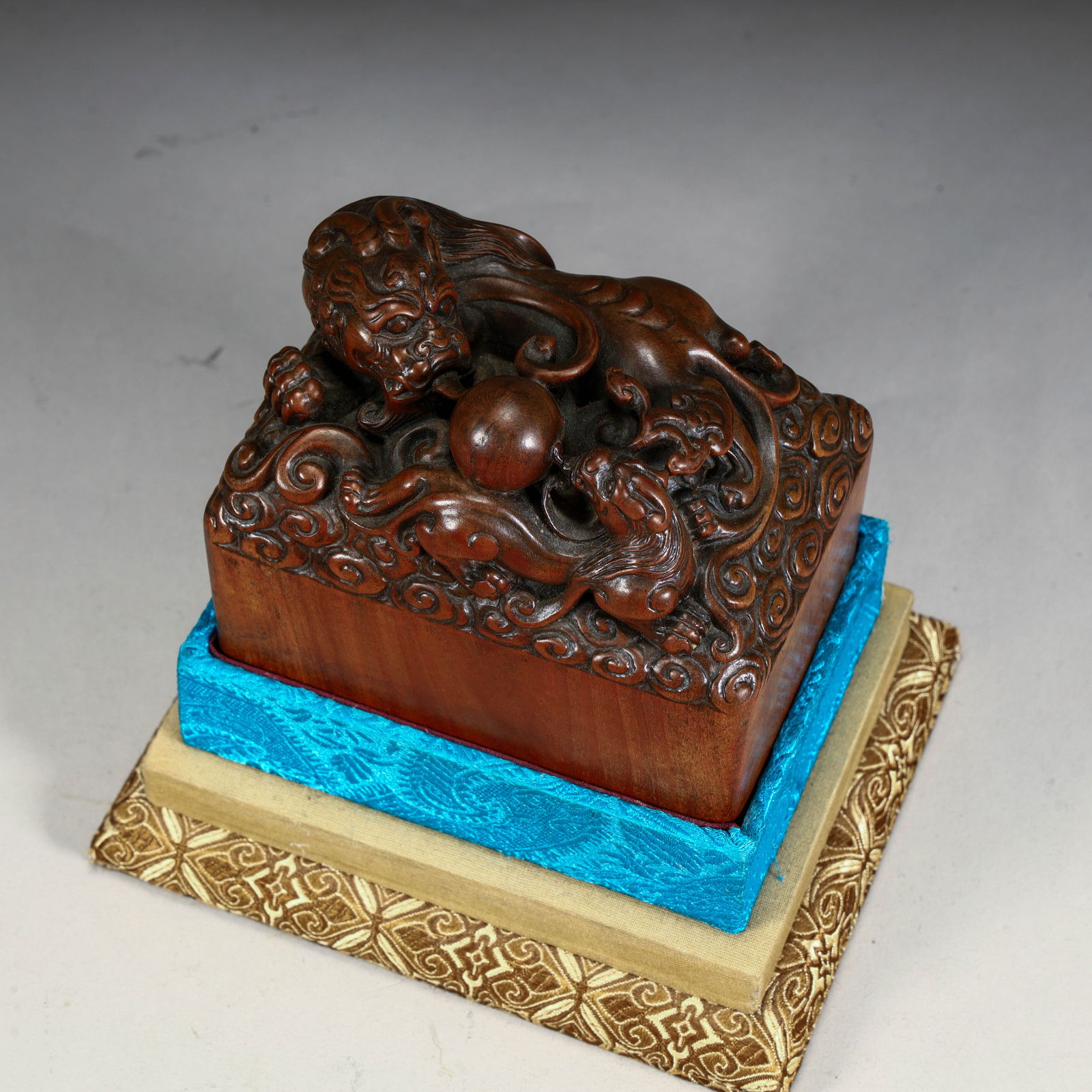 A fine boxwood seal of the Qing Dynasty: Qing Dynasty fine boxwood seal Size: H:9cm L:9cm W:6.5cm W:349g (The Dimensions Of All Batches Are Manually Measured.If You Need More Detailed Information, Please Contact Our