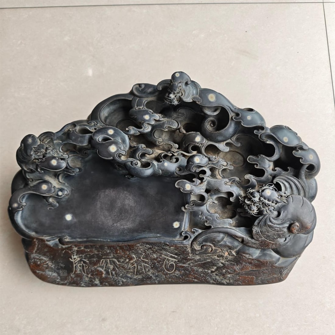 A beautiful end inkstone (1 of 9)