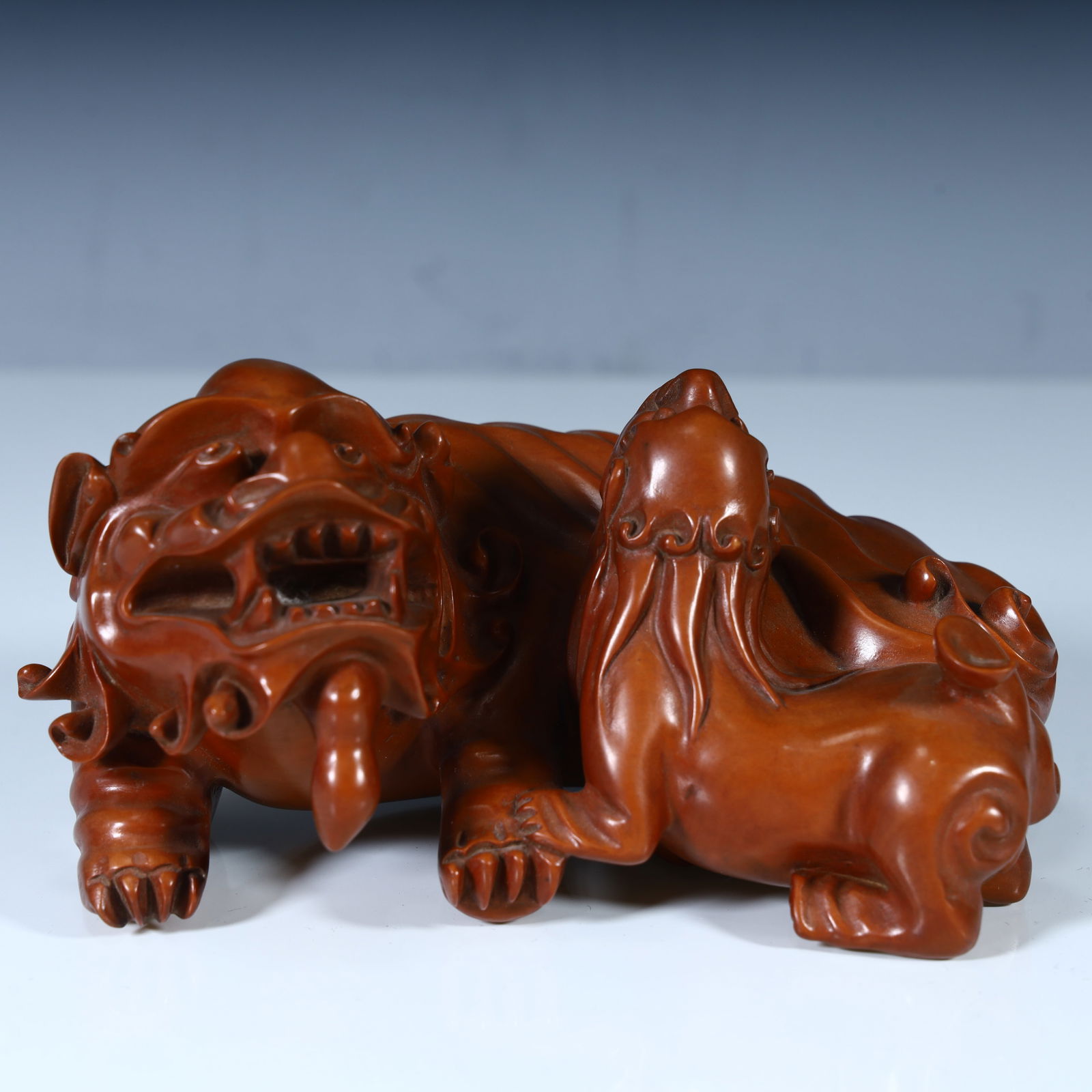 A fine boxwood beast ornament of the Qing Dynasty: Qing Dynasty high-quality boxwood auspicious beast ornaments Size: H:6.5cm L: 13cm W:9cm W:346g (The Dimensions Of All Batches Are Manually Measured.If You Need More Detailed