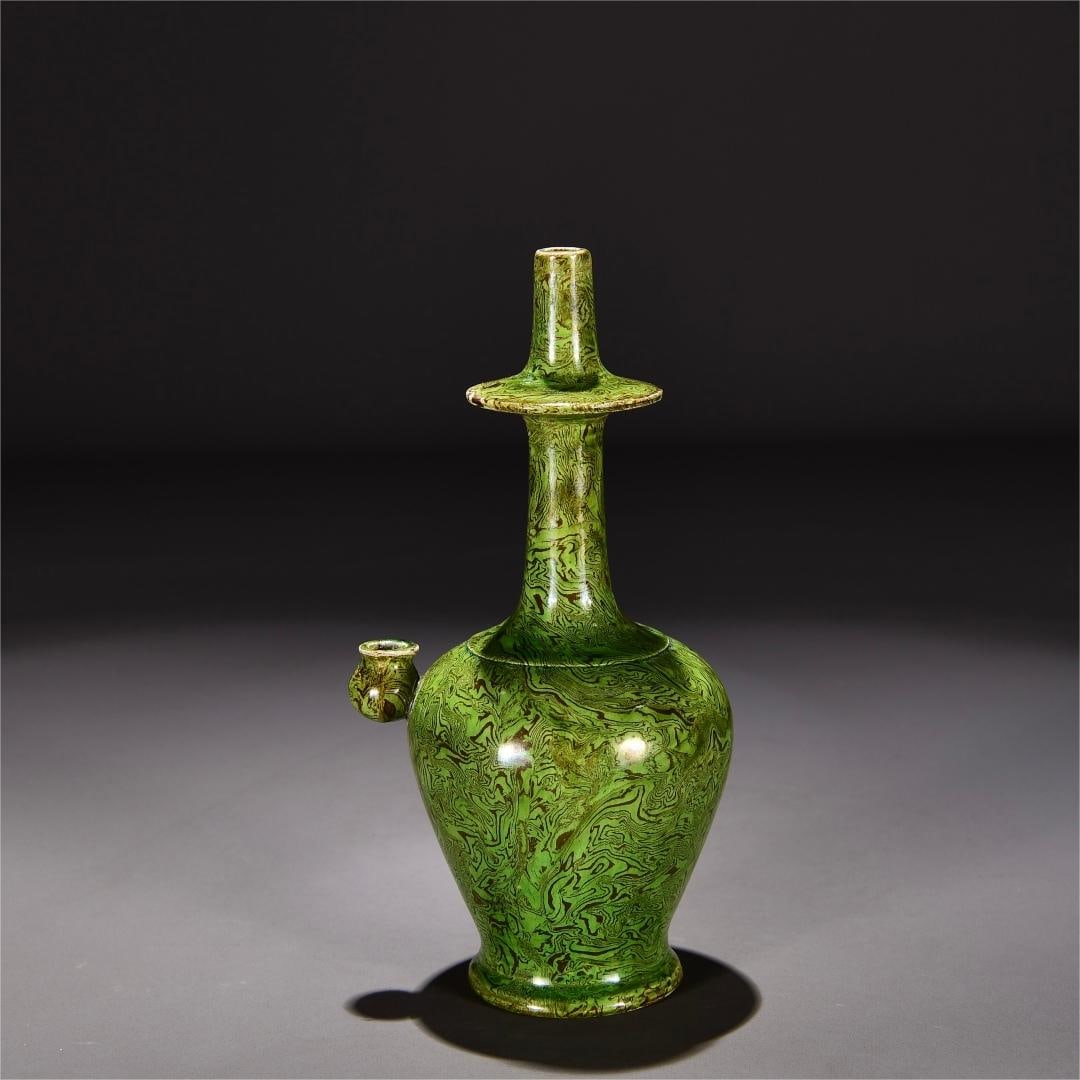 A twisted tire green glaze clean bottle from the Dangyang Yu kiln in the Song Dynasty (1 of 9)