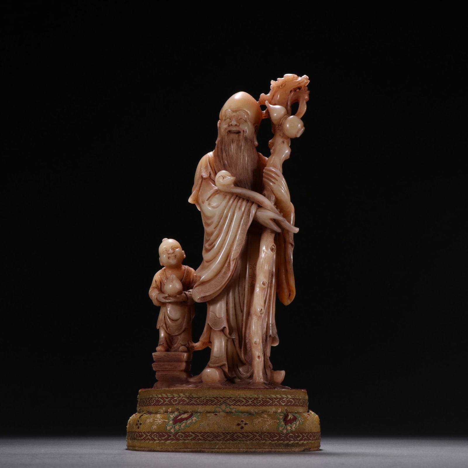 A Qing Dynasty Shoushan hibiscus stone boy birthday ornament: The Qing Dynasty's Shoushan Hibiscus Stone Boy Birthday Ornament Size:H:20cm W:8.5cm W:710g (The Dimensions Of All Batches Are Manually Measured.If You Need More Detailed