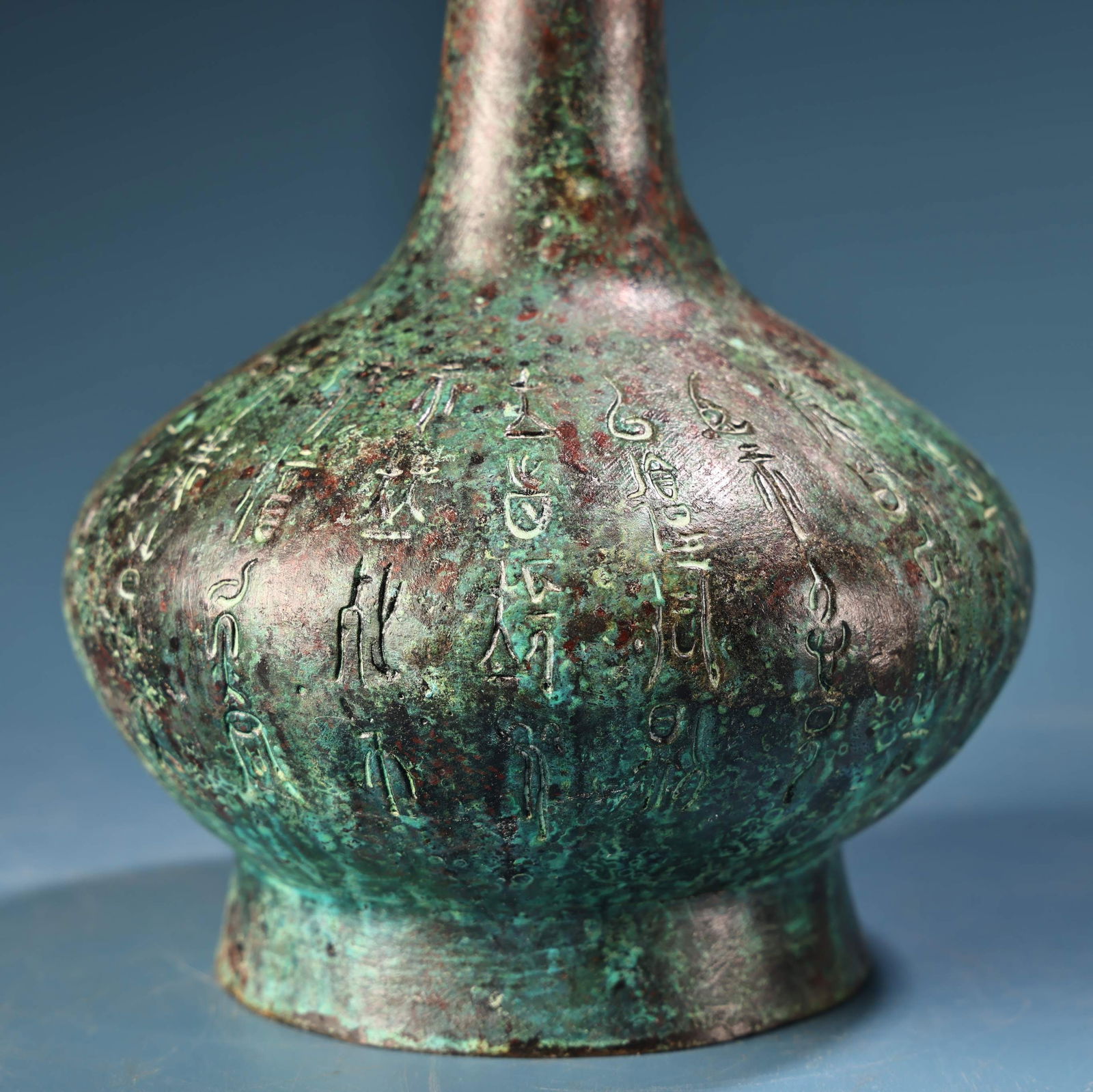 A fine bronze vase - 5