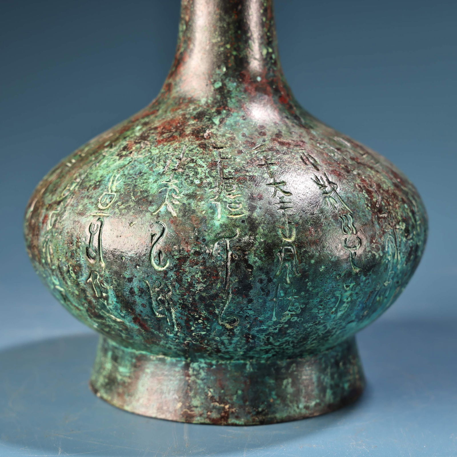 A fine bronze vase - 6