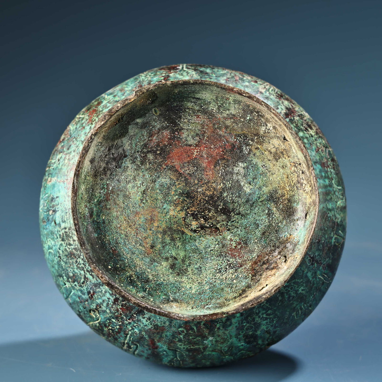 A fine bronze vase - 9