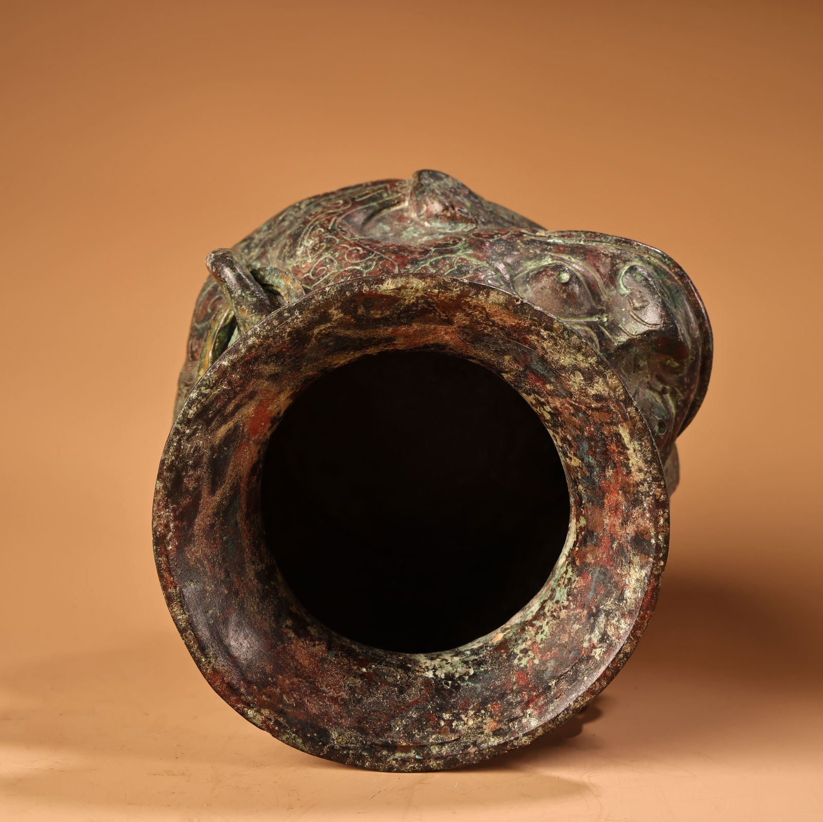 A fine bronze beast-shaped jar - 8