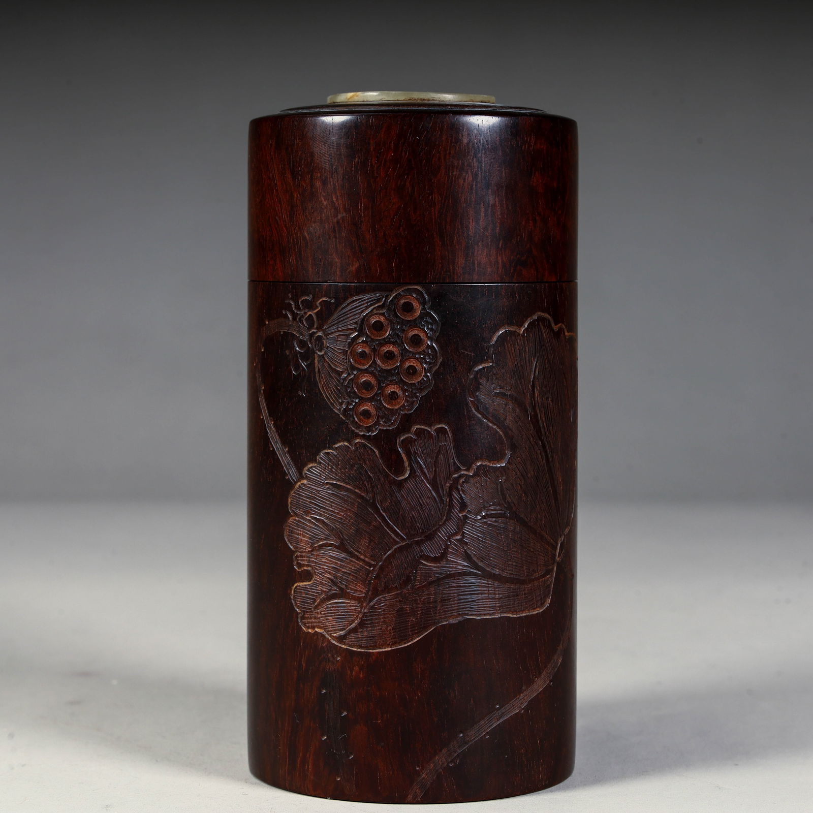 A mahogany wood carved lotus pattern tea jar from the Qing Dynasty: Qing Dynasty mahogany wood carved lotus pattern tea jar Size: H:12.5cm L:6cm W:6cm W:235g (The Dimensions Of All Batches Are Manually Measured.If You Need More Detailed