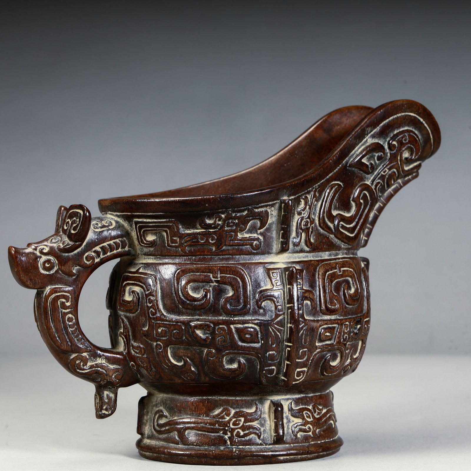 A piece of Qing Dynasty agarwood imitation bronze cup centimeters centimeters centimeters: Qing Dynasty's agarwood imitation bronze cup centimeters centimeters centimeters Size: H:13cmL:18cmW:9cmW:142.5g (The Dimensions Of All Batches Are Manually Measured.If You Need