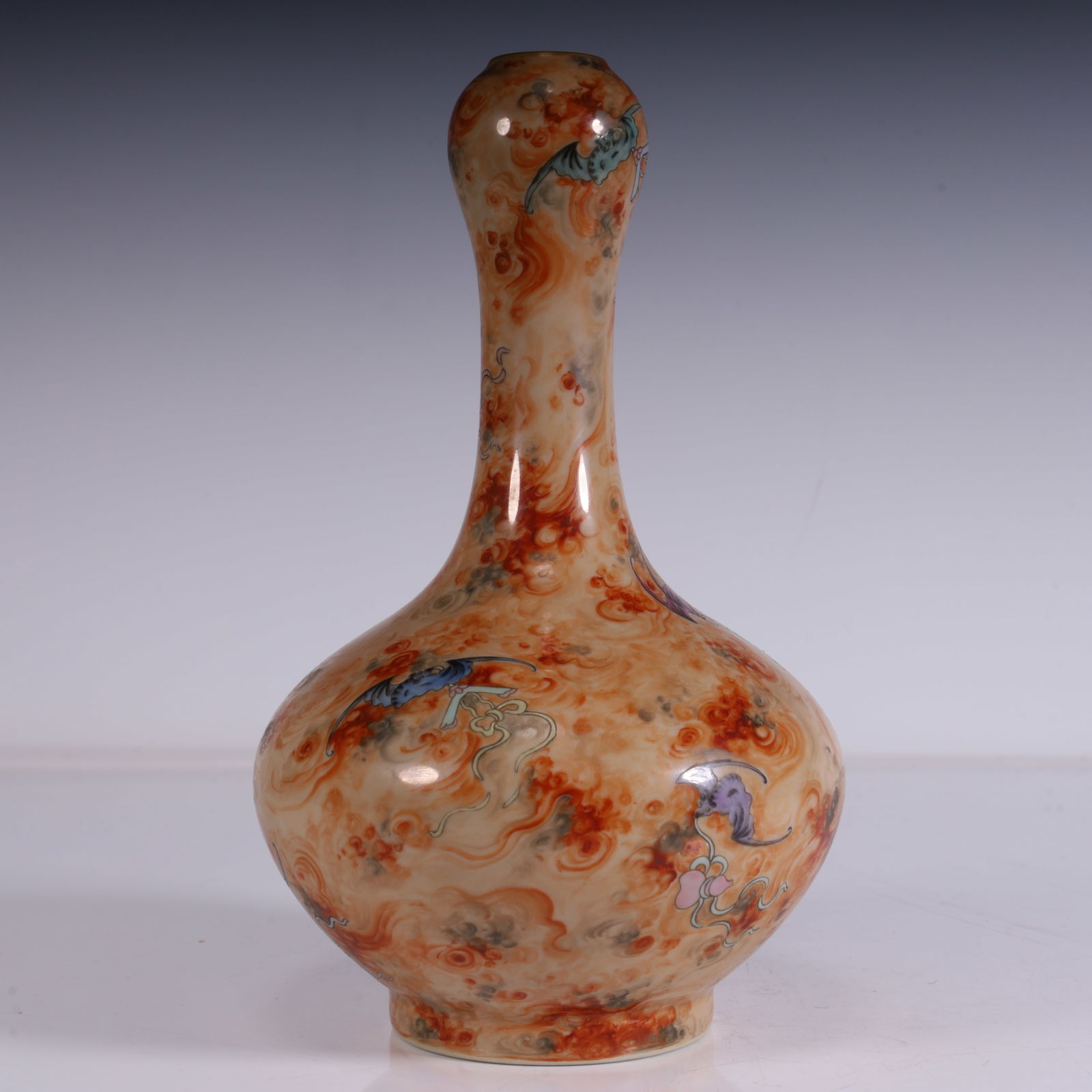 A Qing Dynasty wood-grain glazed Hongfu Qitian garlic bottle: Qing Dynasty wood grain glaze Hongfu Qitian garlic bottle SIZE:L:14cm H:20.7cm W:540g (The Dimensions Of All Batches Are Manually Measured.If You Need More Detailed Information,