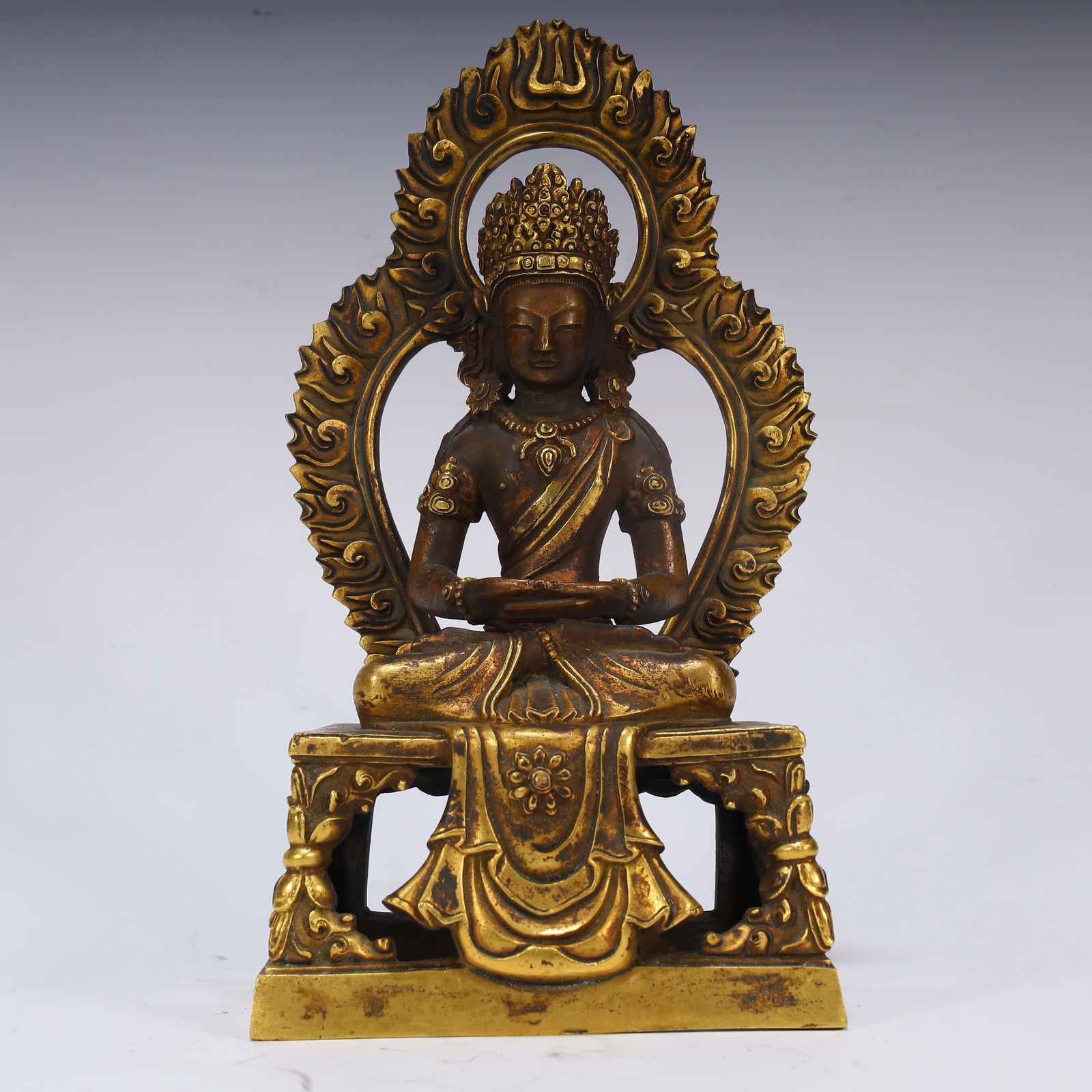 A beautiful bronze gilt Buddha: Exquisite copper gilt Buddha SIZE:L: :11cm W::8cmH::22cm W::1456g (The Dimensions Of All Batches Are Manually Measured.If You Need More Detailed Information, Please Contact Our Customer Service Before
