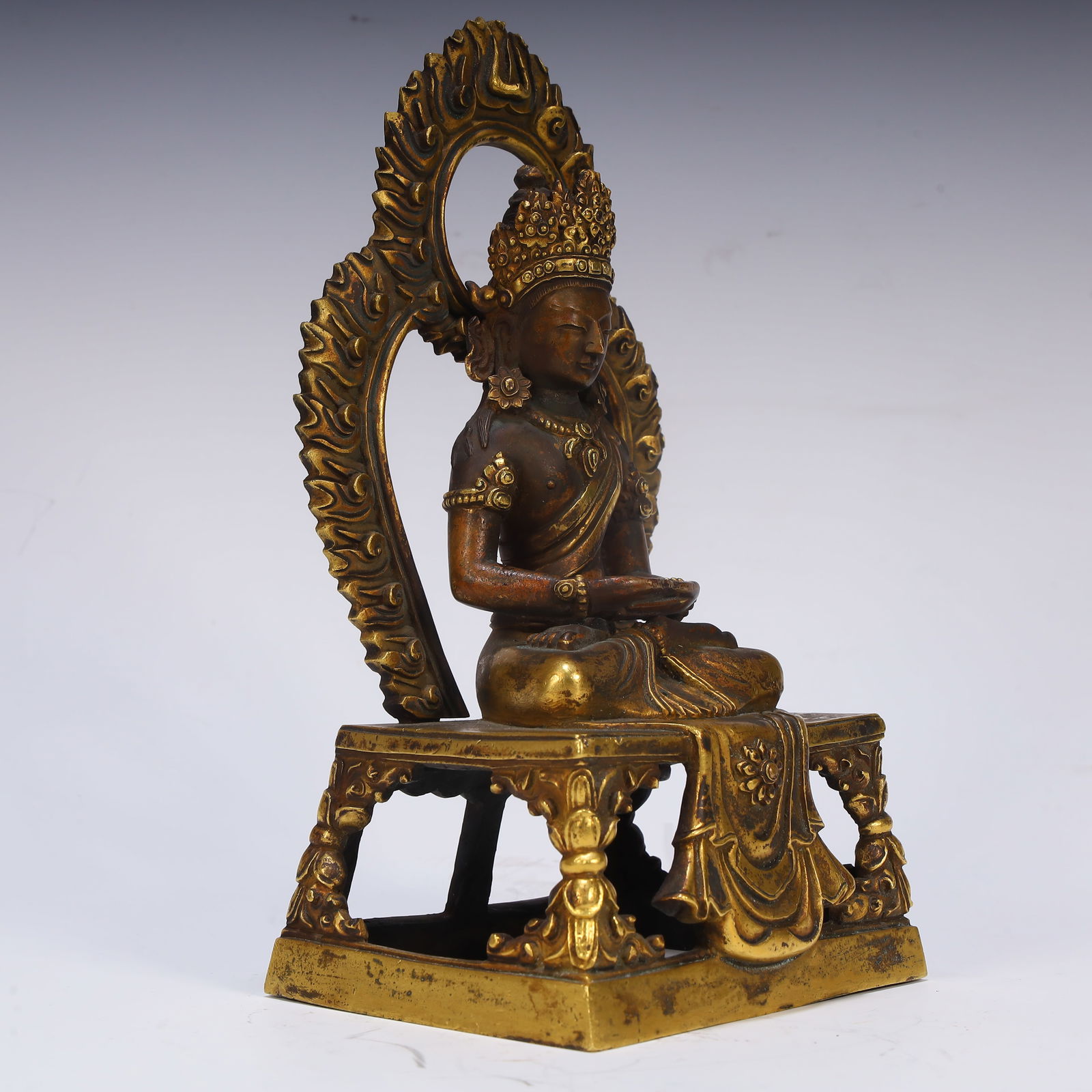 A beautiful bronze gilt Buddha - 3